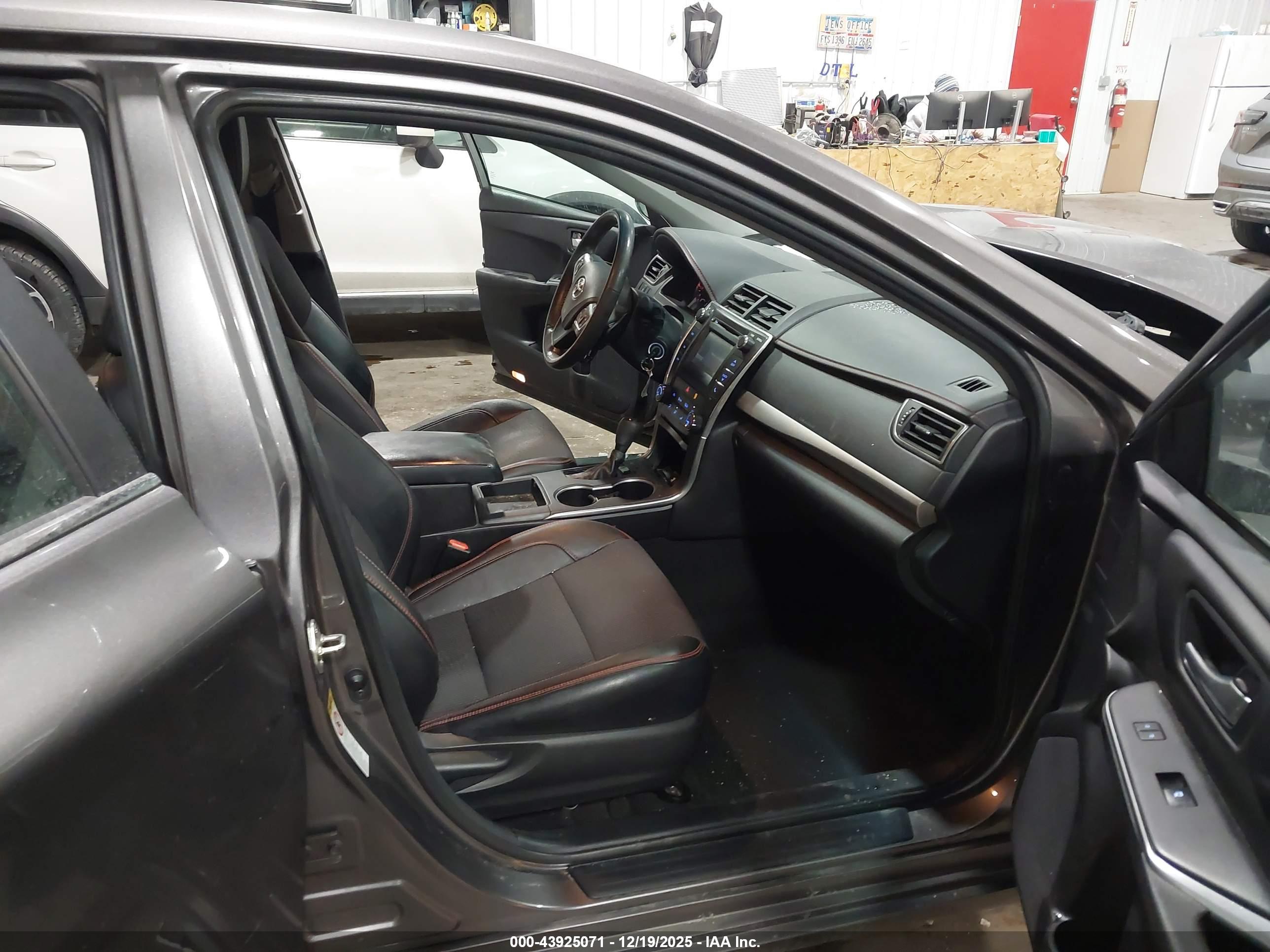 TOYOTA CAMRY image 5