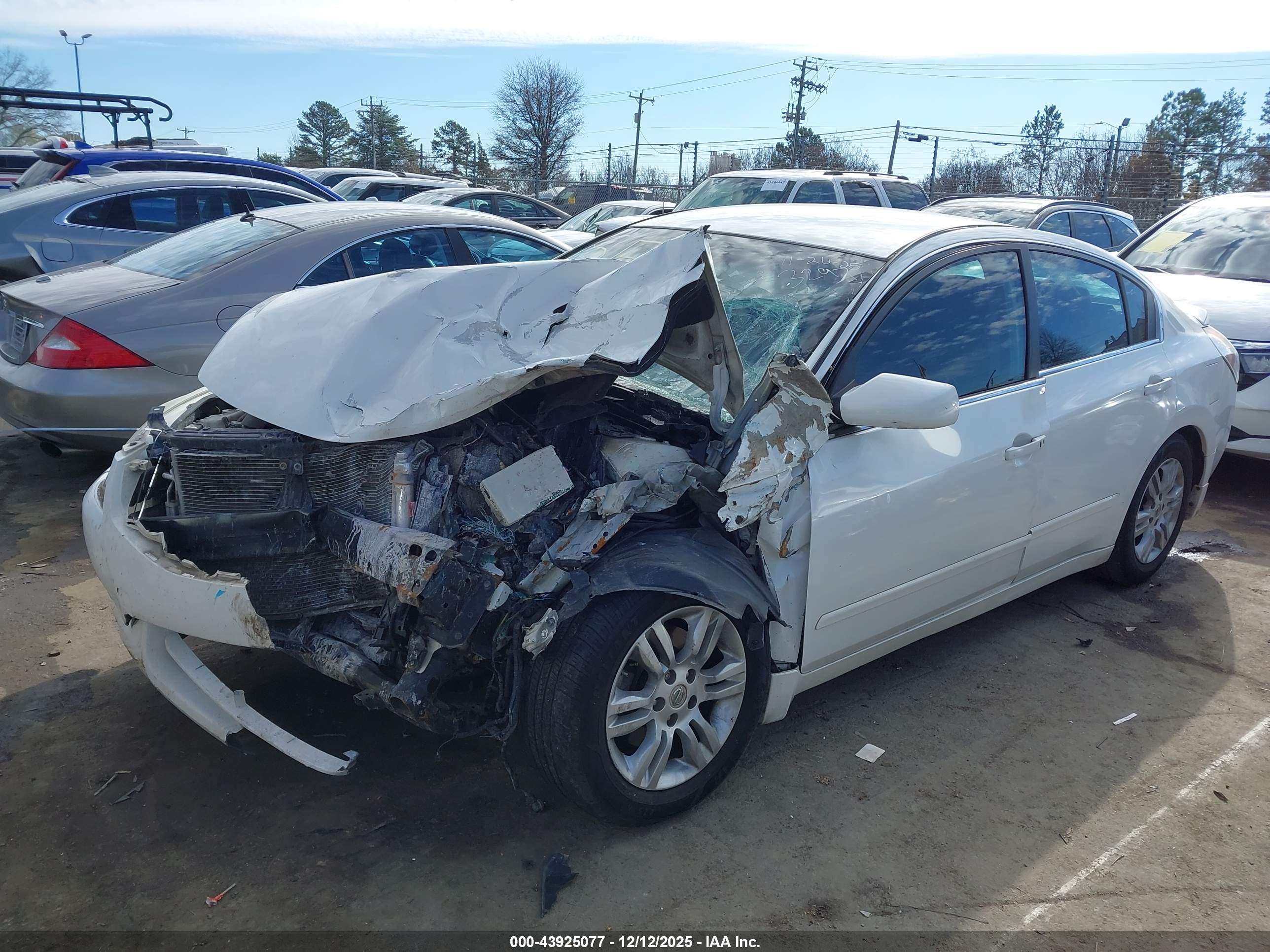 NISSAN ALTIMA image 2