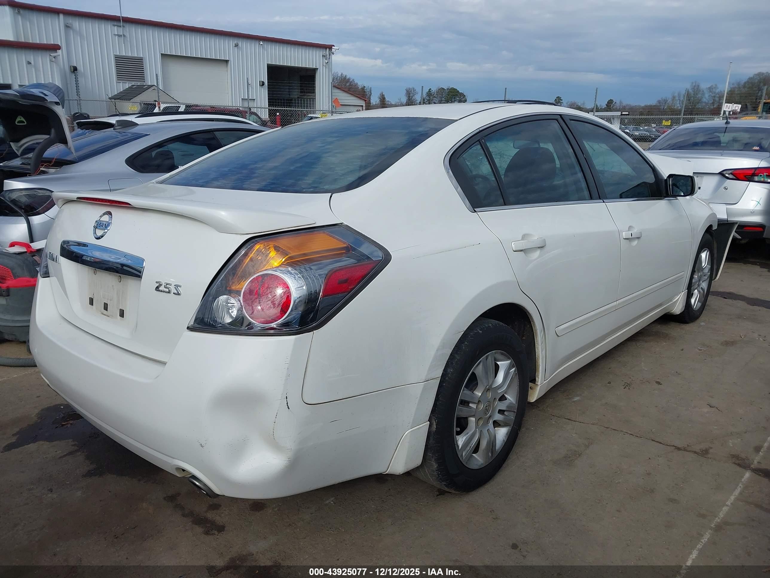 NISSAN ALTIMA image 4