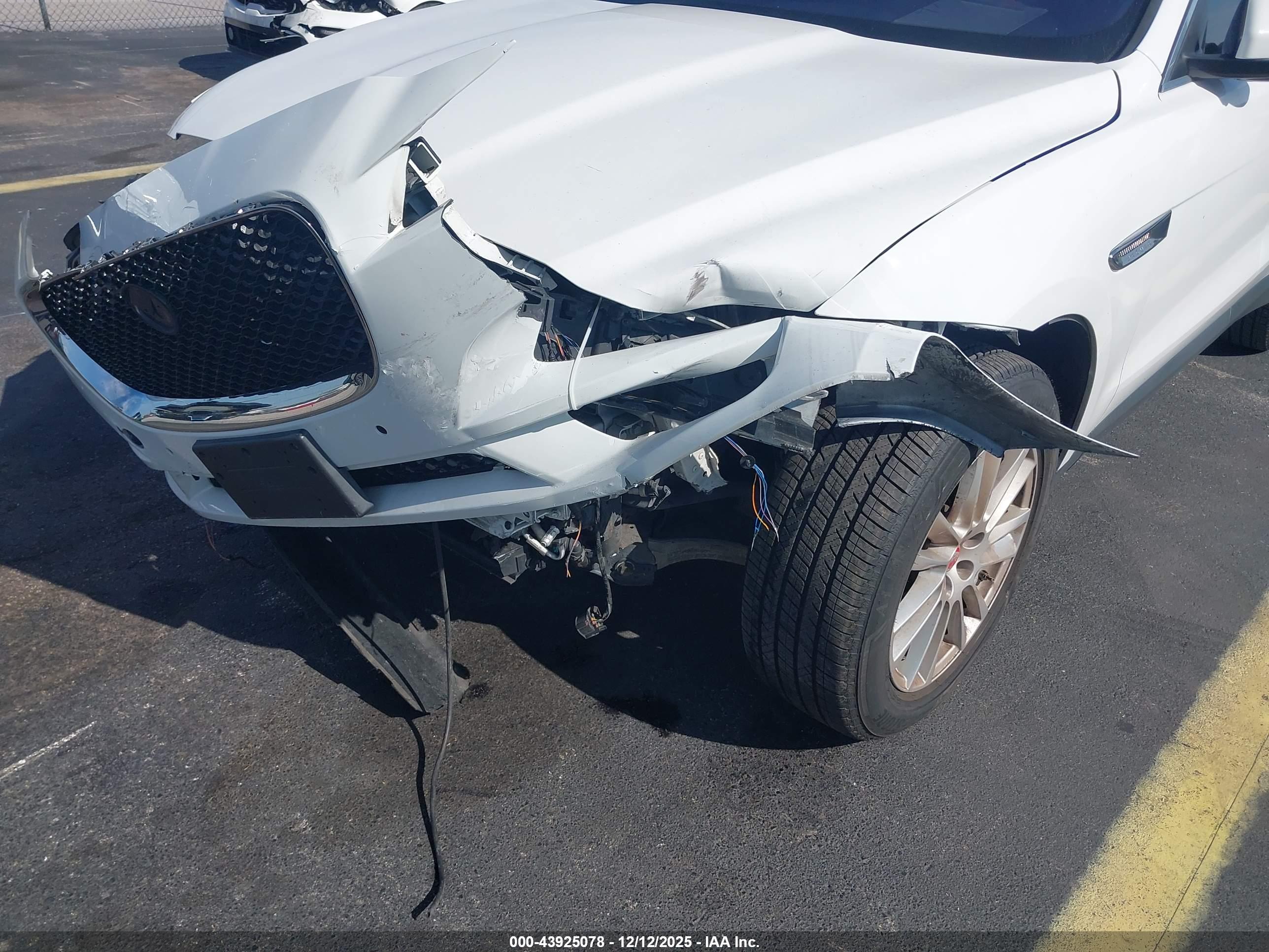 JAGUAR F-PACE image 6