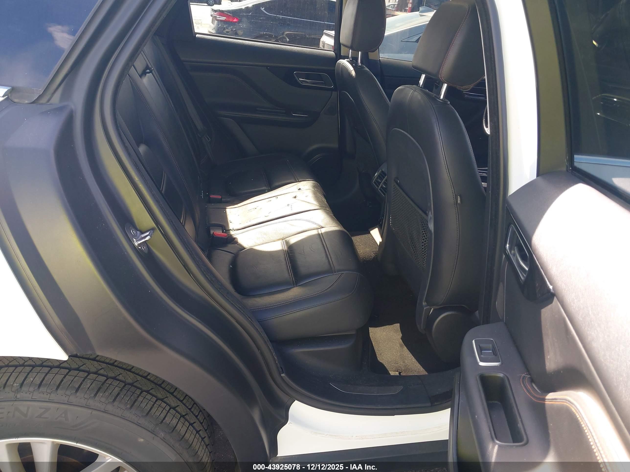 JAGUAR F-PACE image 8