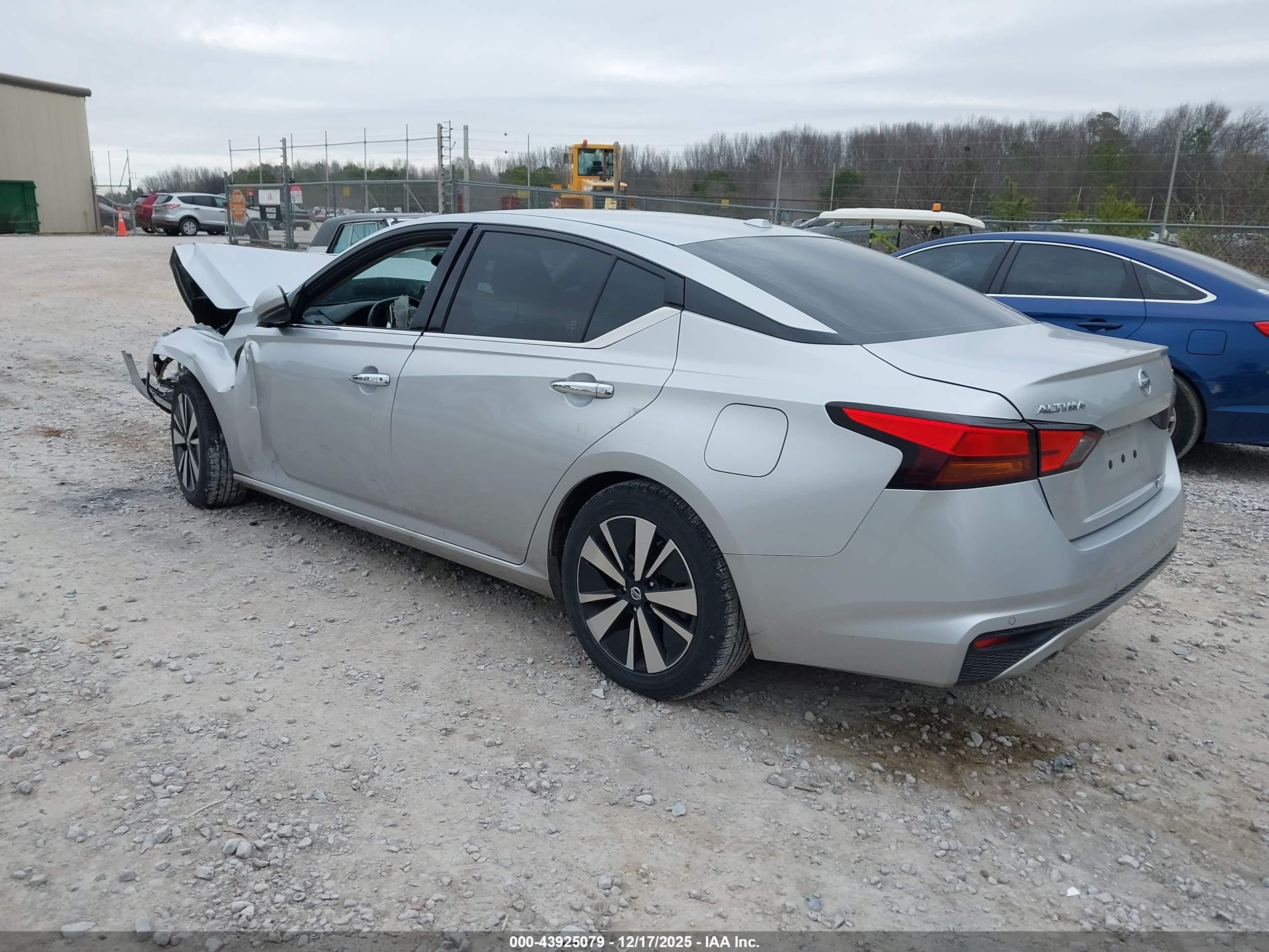 NISSAN ALTIMA image 3