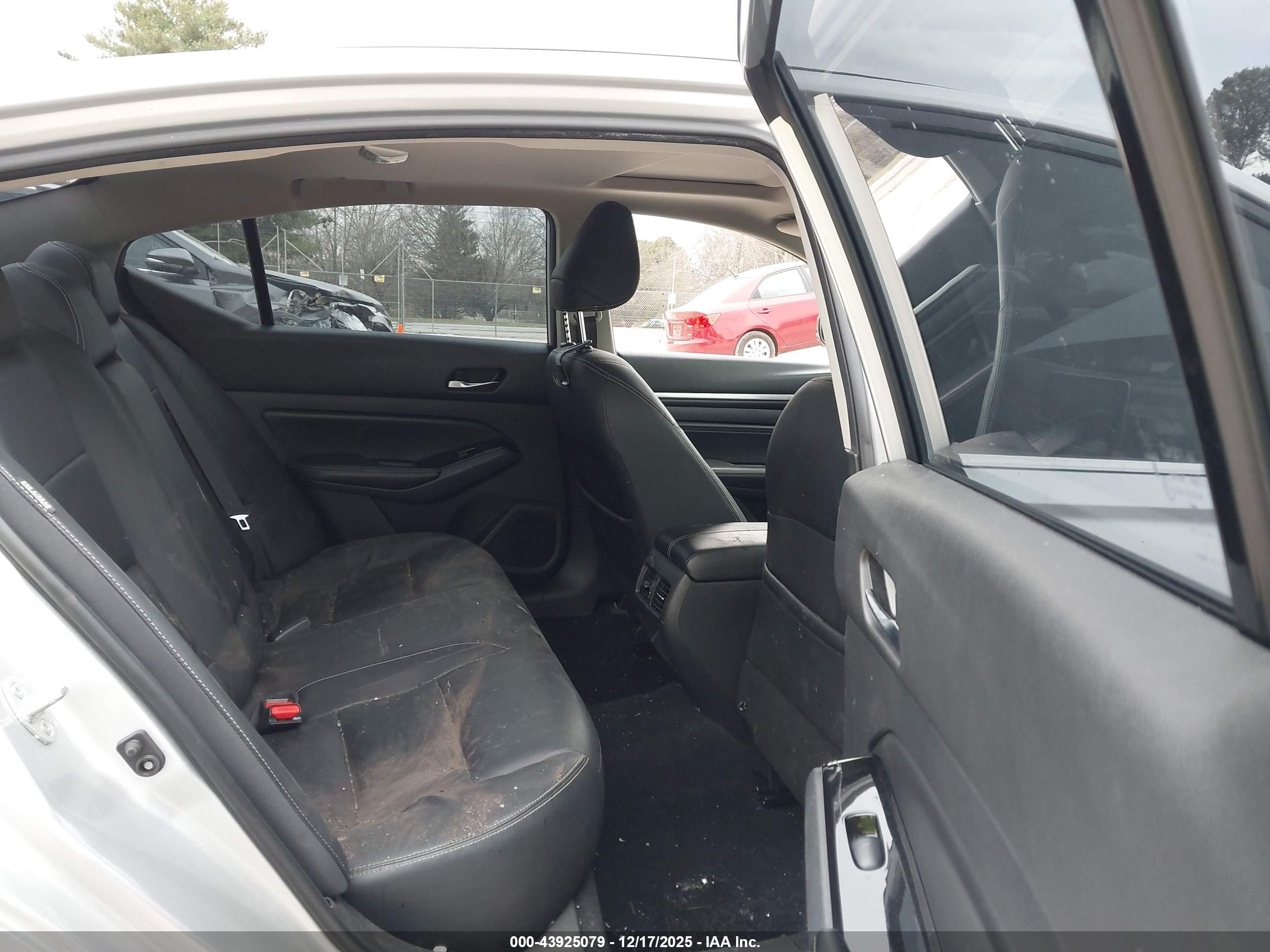 NISSAN ALTIMA image 8