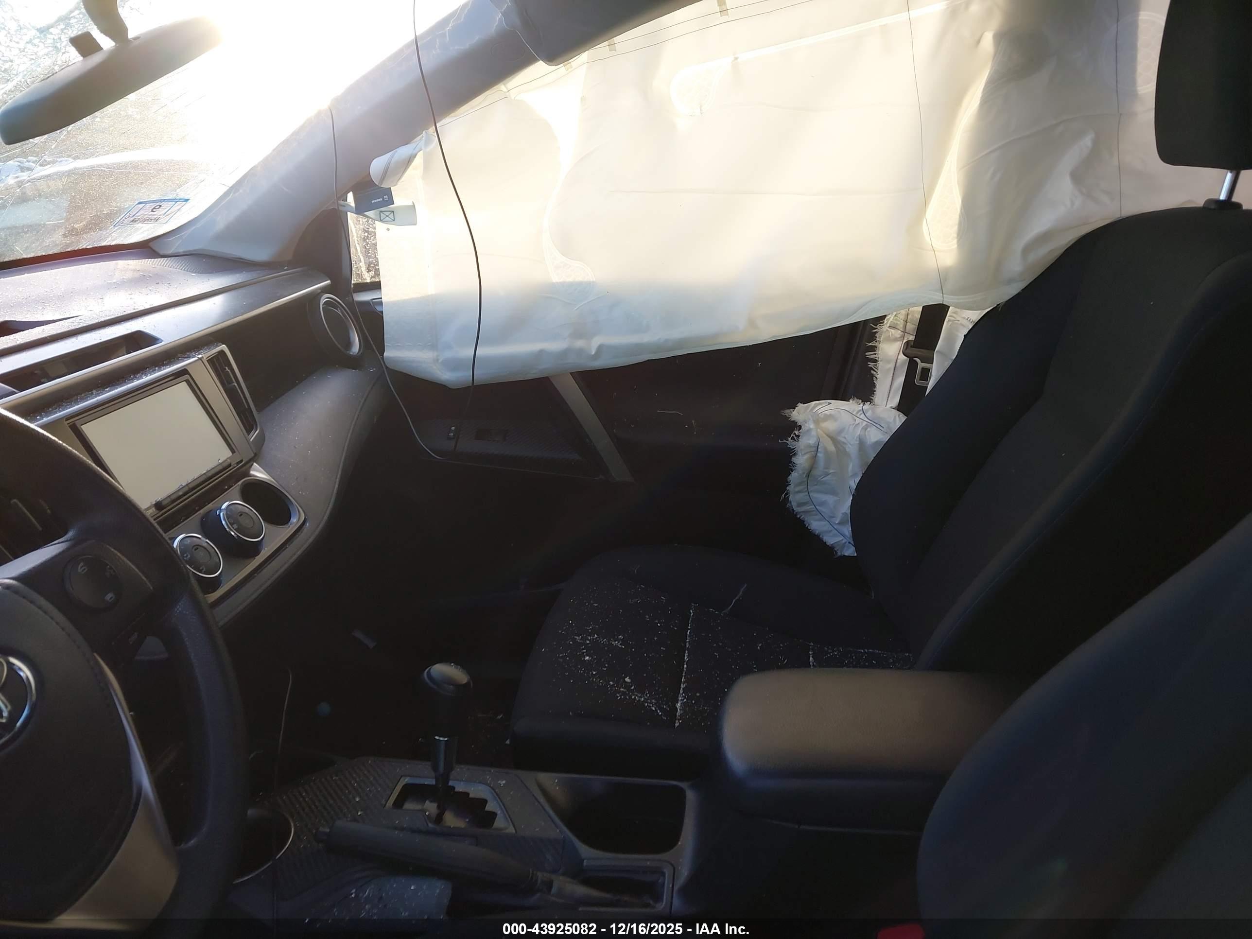 TOYOTA RAV4 image 5