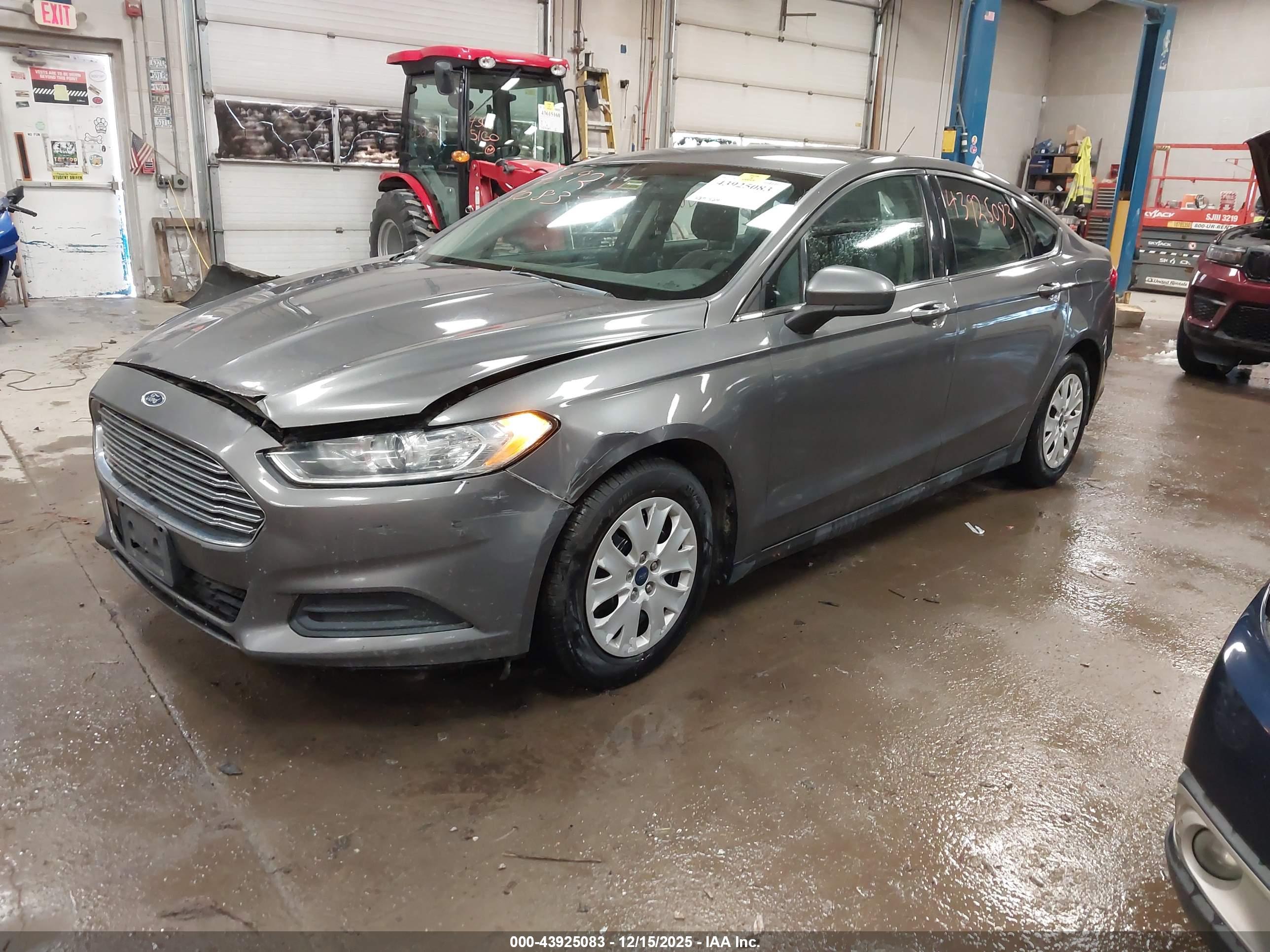 FORD FUSION image 2