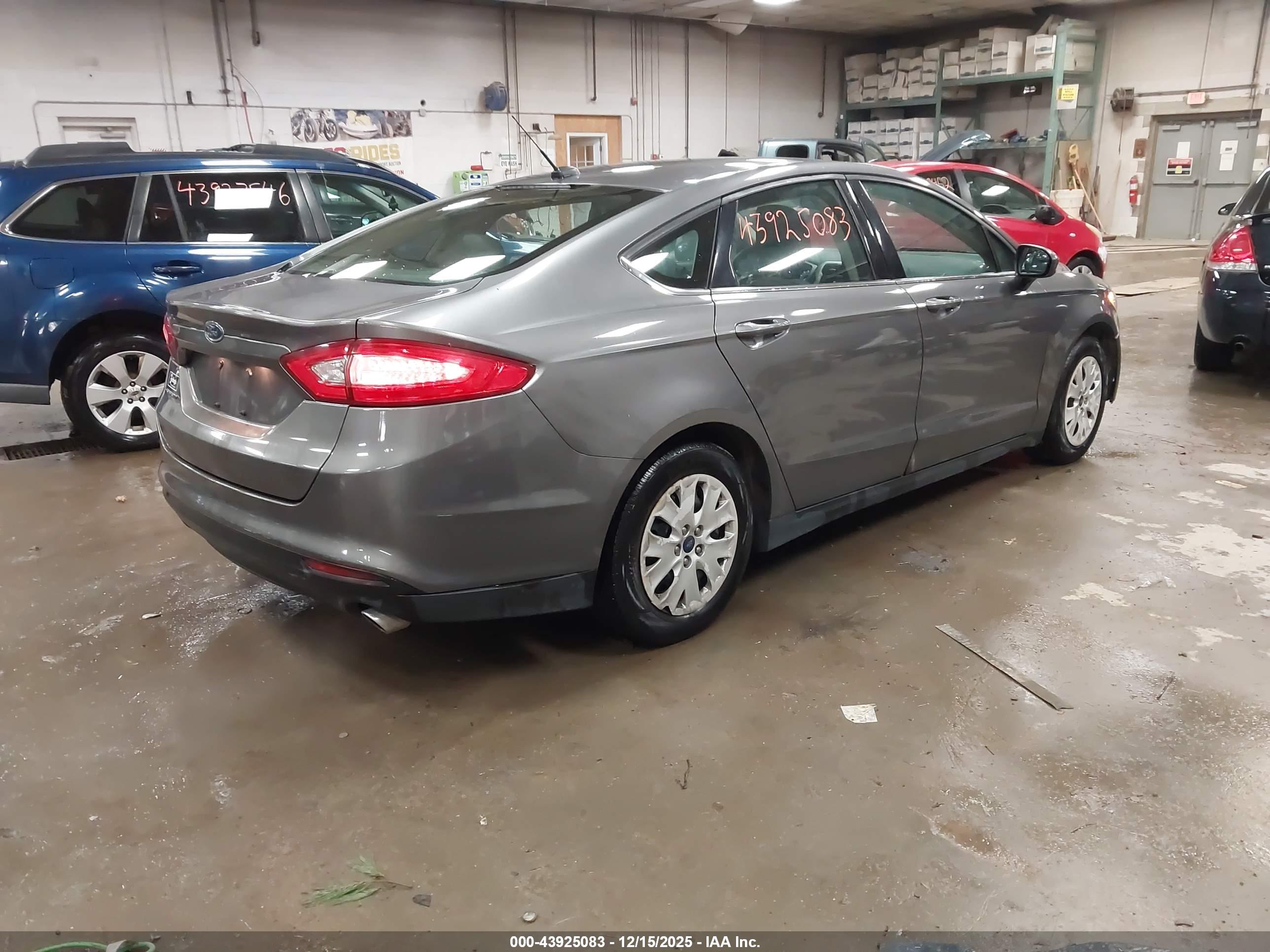 FORD FUSION image 4