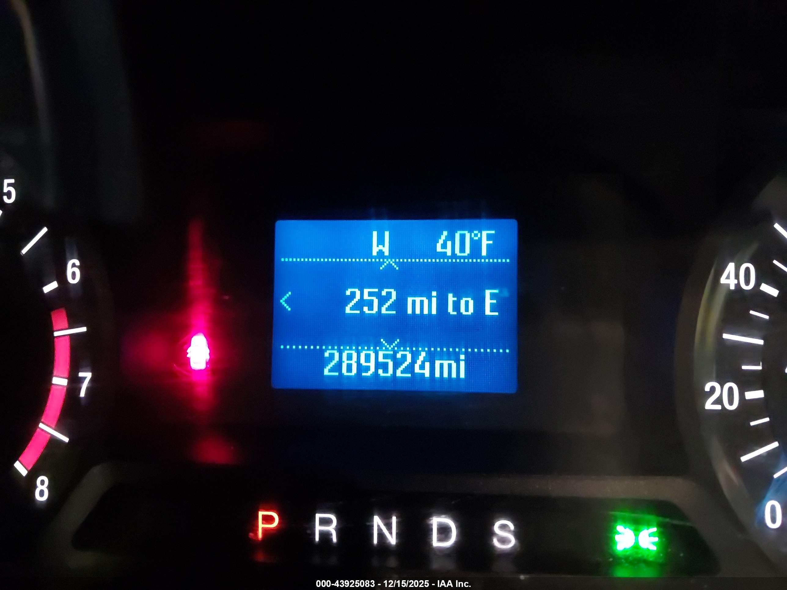 FORD FUSION image 7