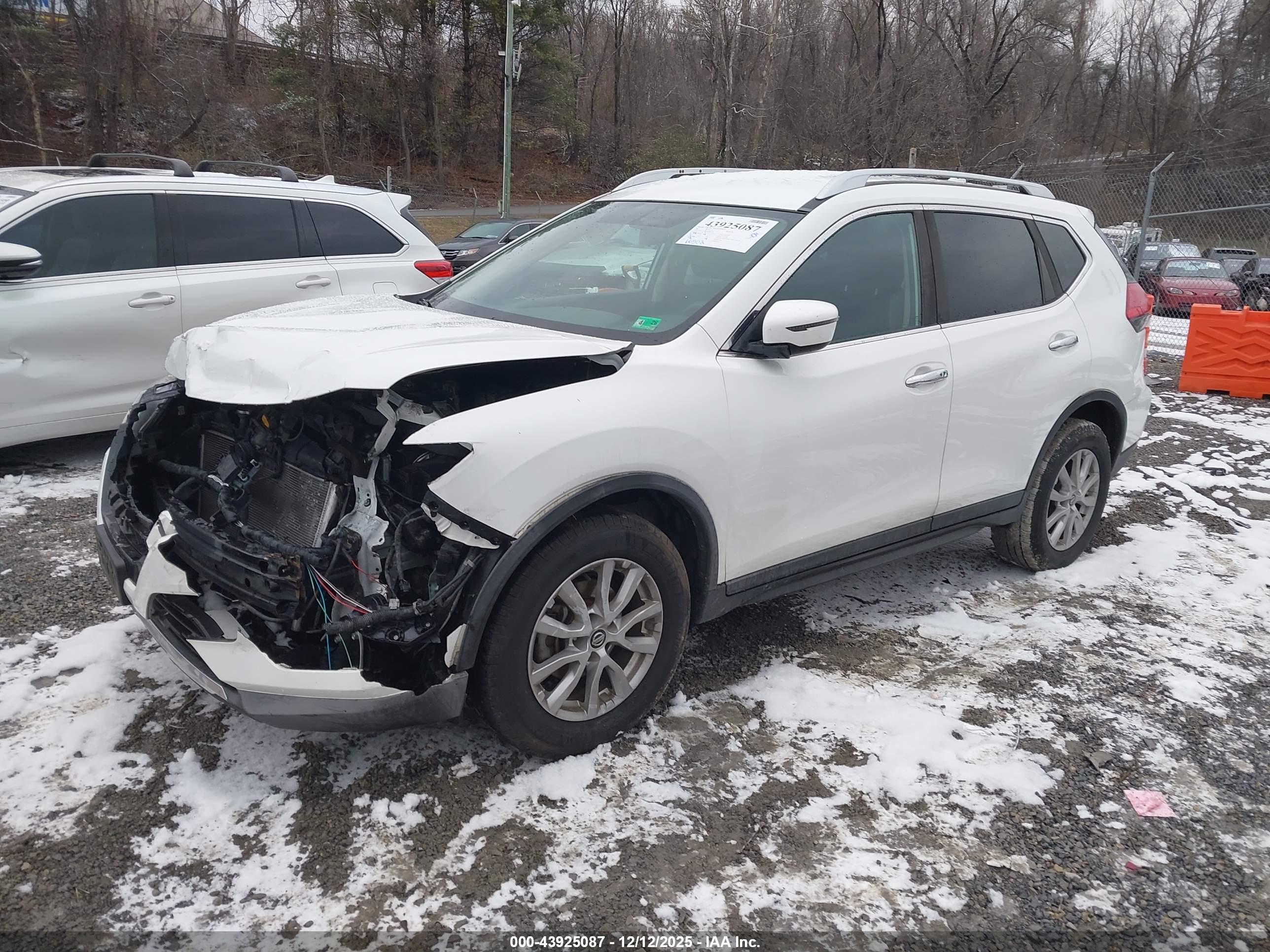 NISSAN ROGUE image 2