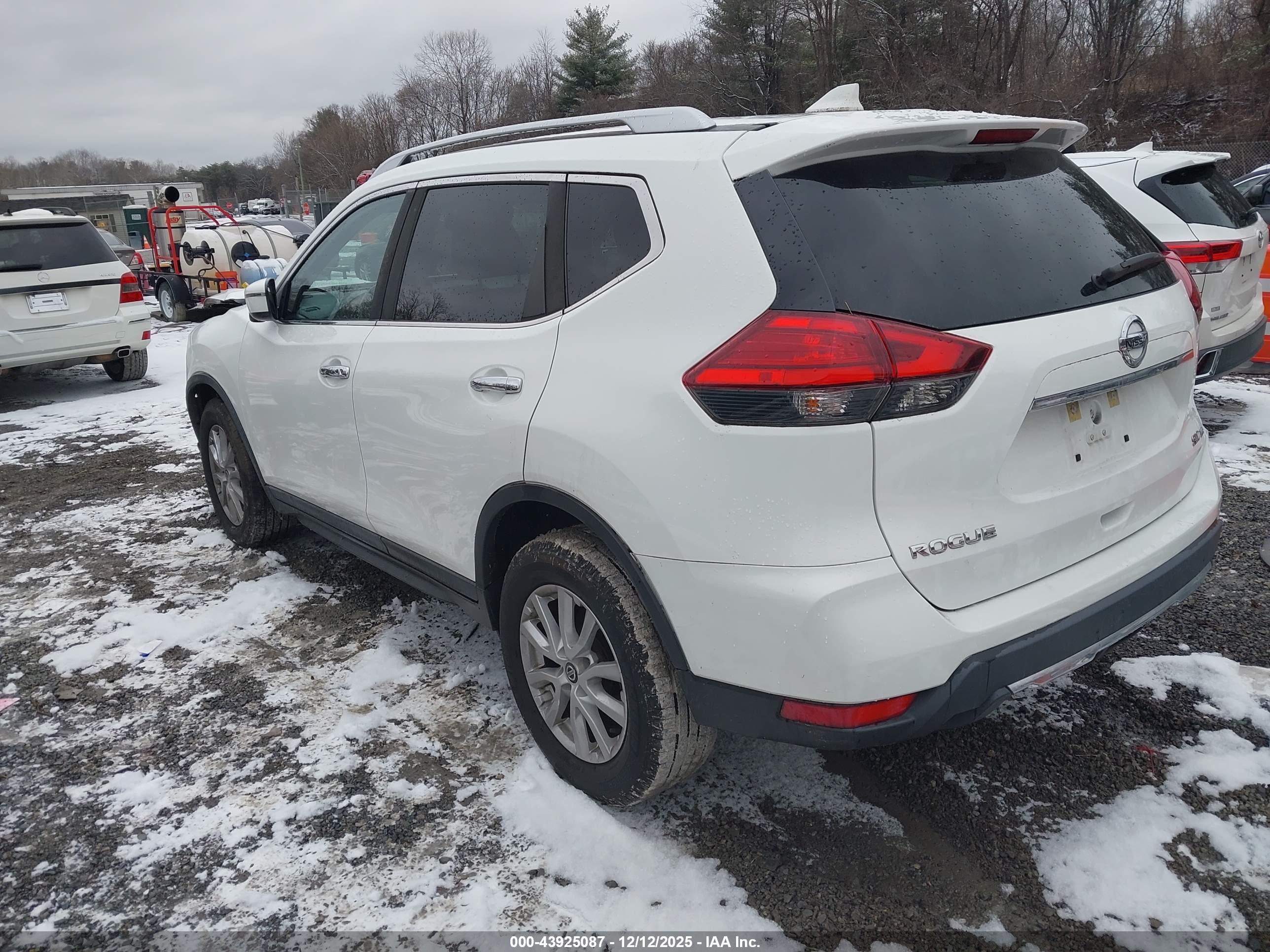 NISSAN ROGUE image 3