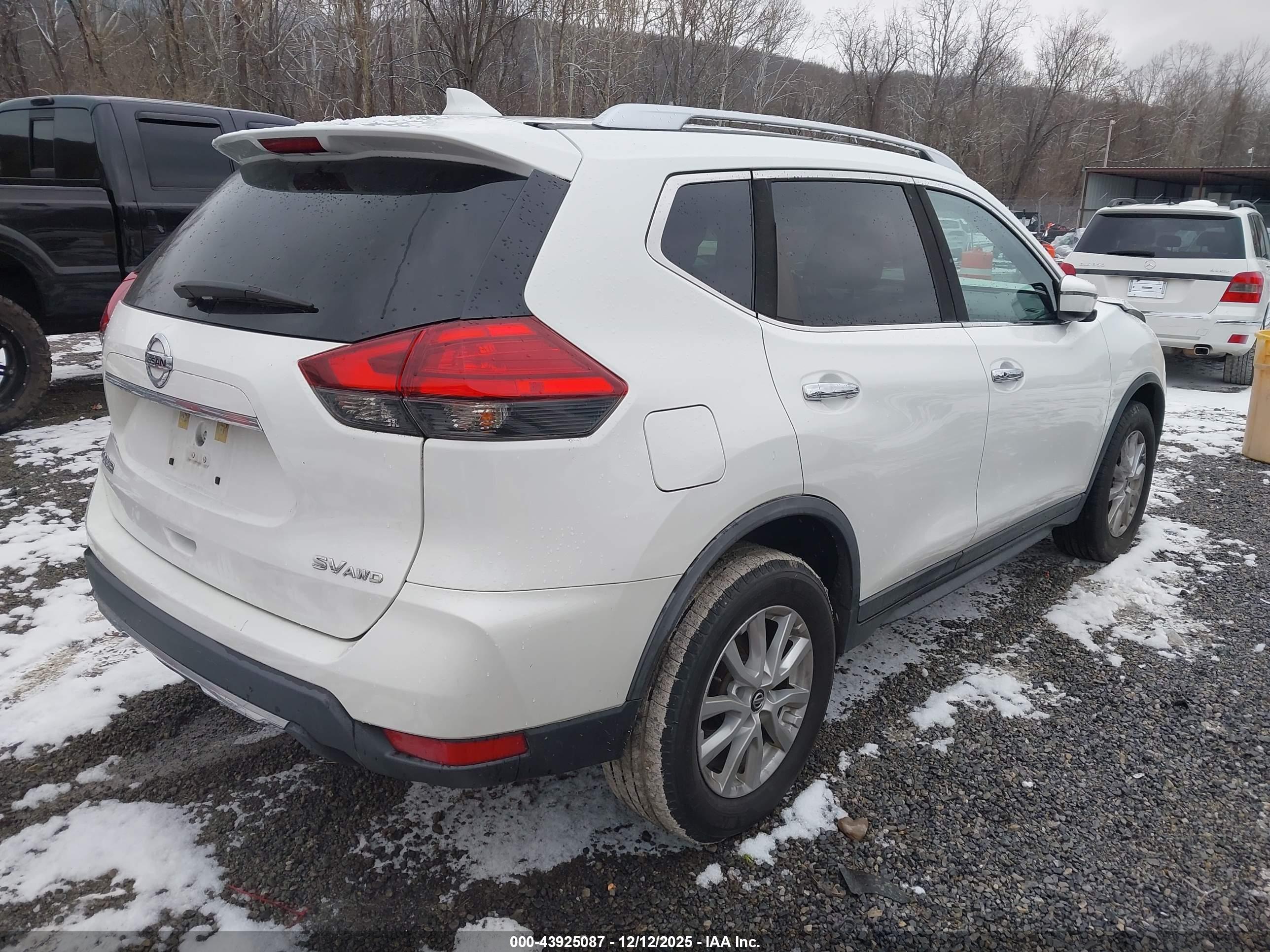 NISSAN ROGUE image 4