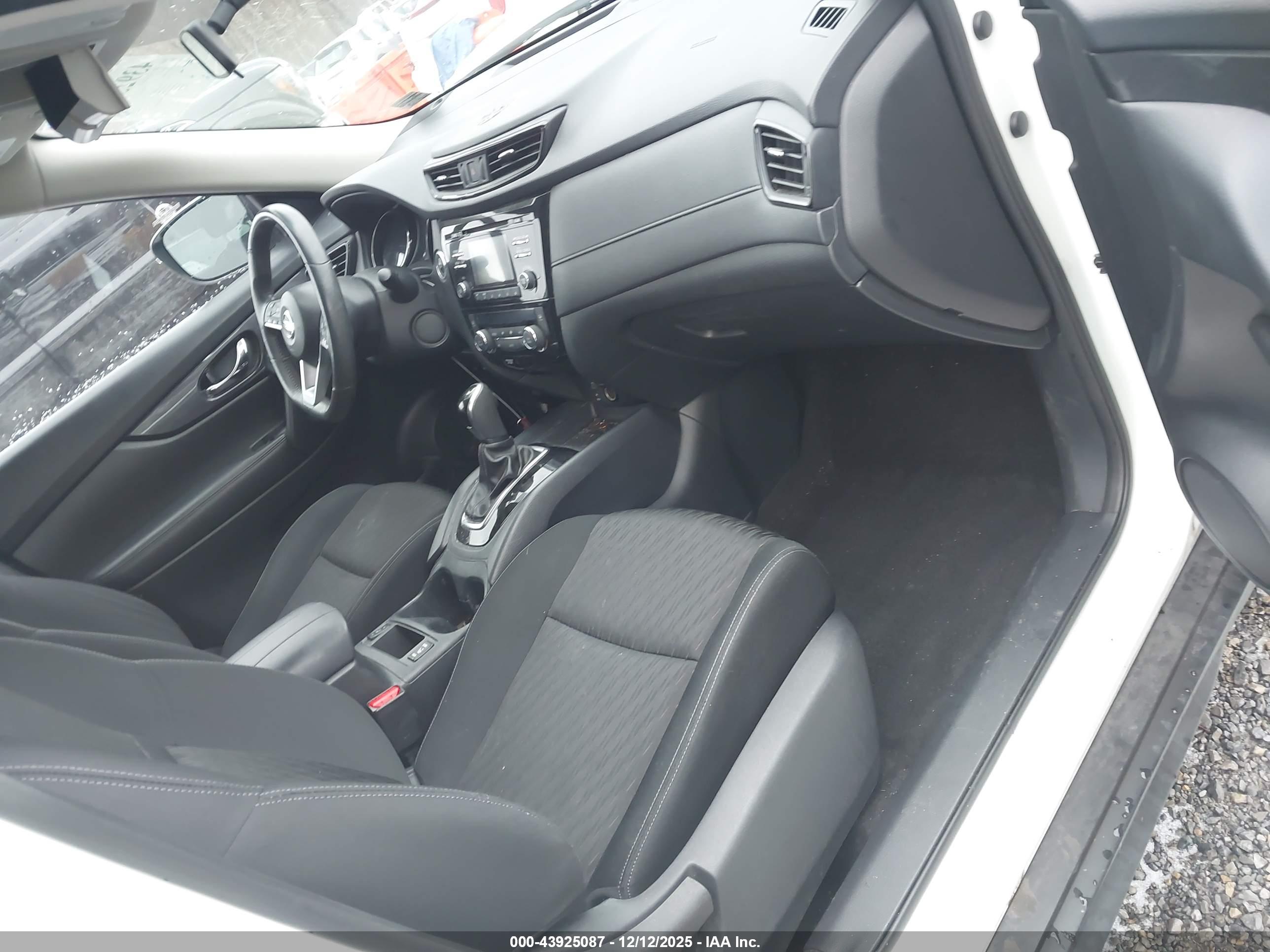 NISSAN ROGUE image 5
