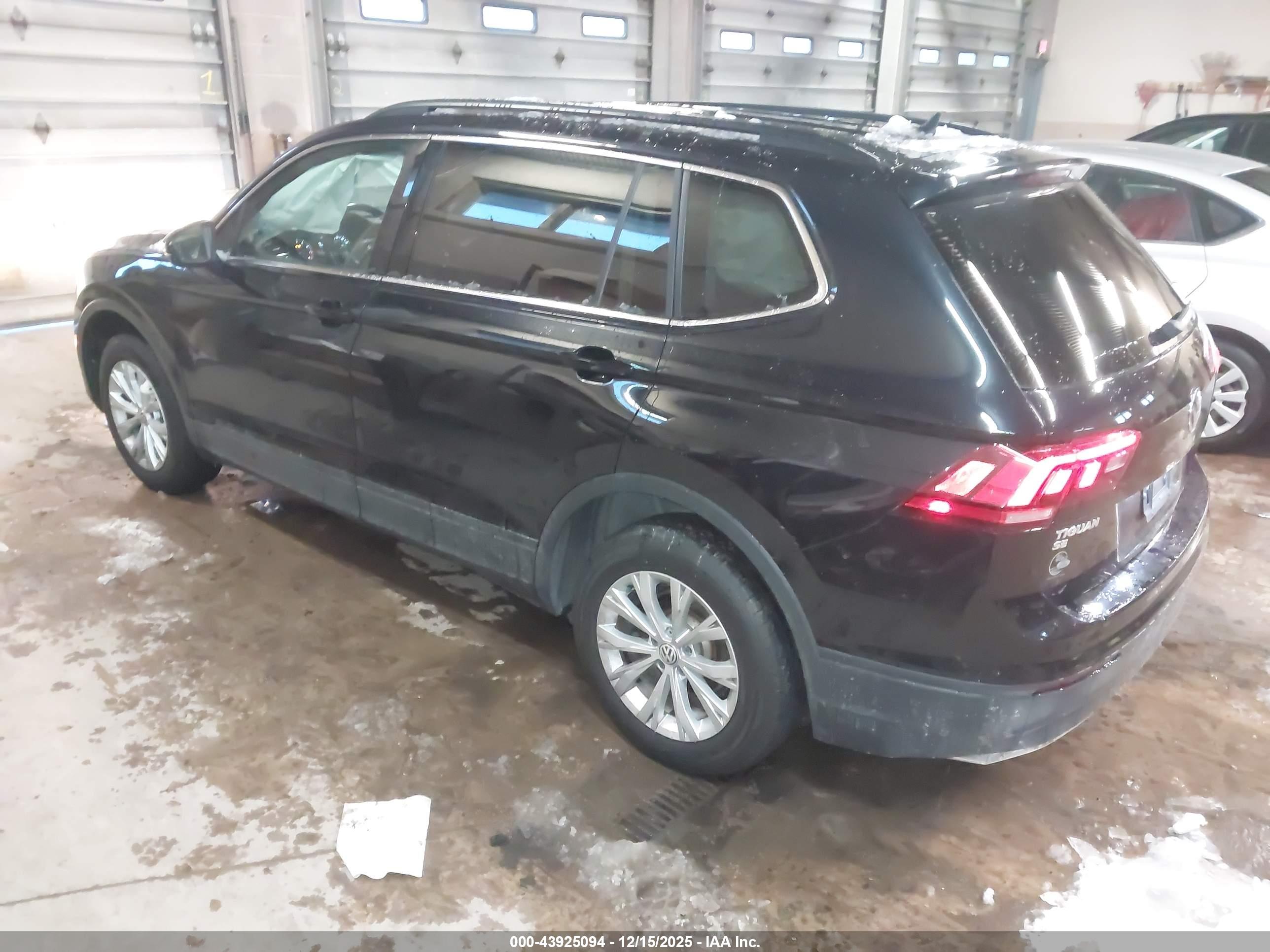 VOLKSWAGEN TIGUAN image 3