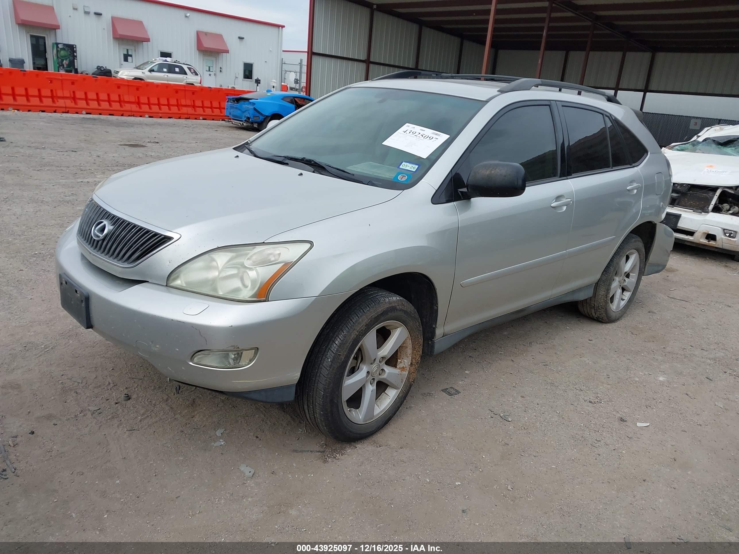 LEXUS RX image 2