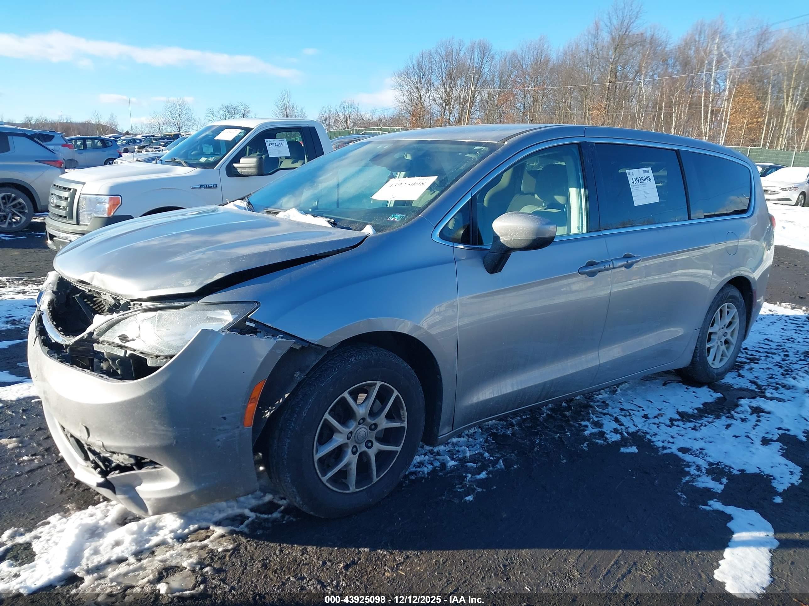 CHRYSLER PACIFICA image 2