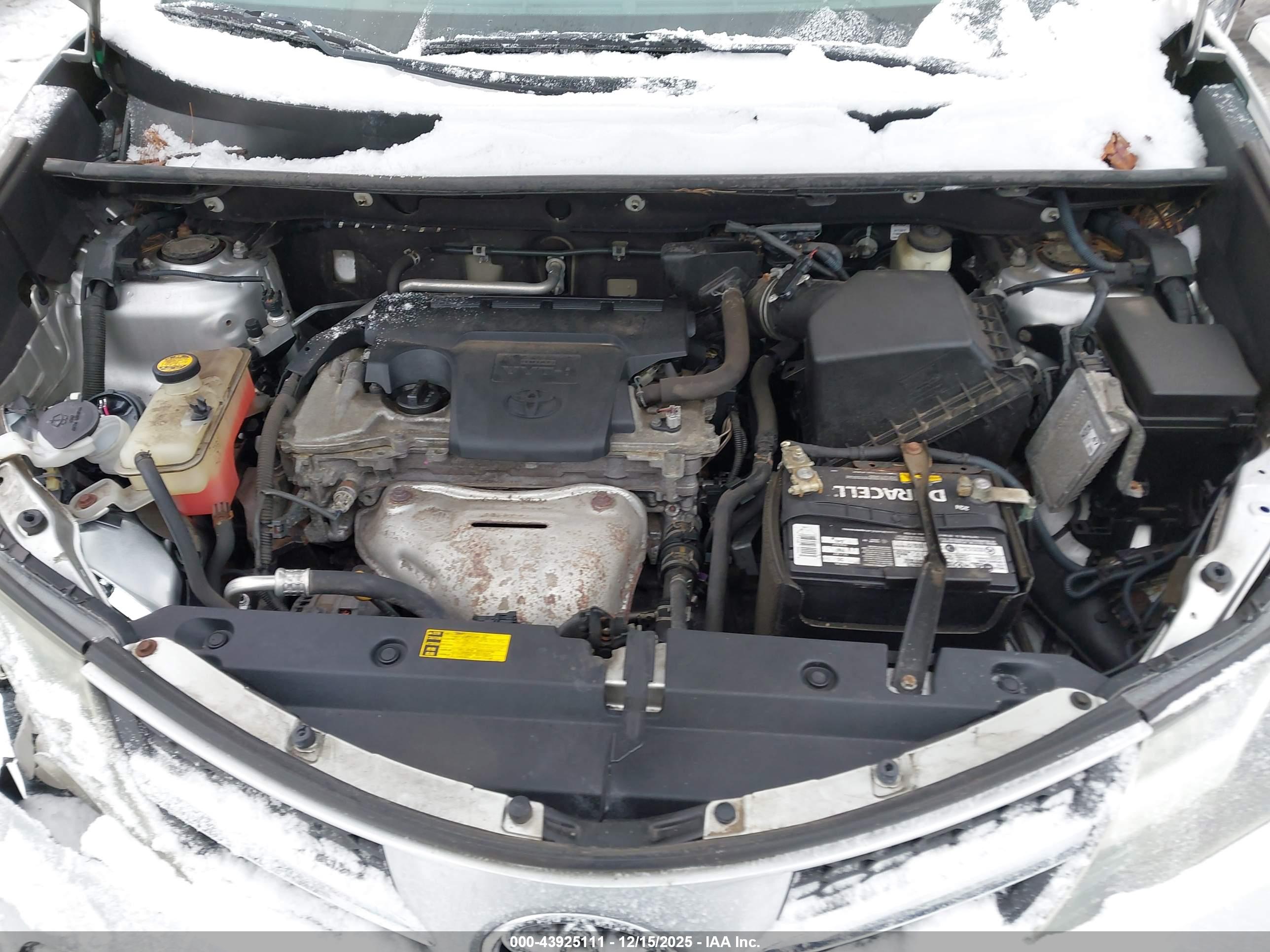 TOYOTA RAV4 image 10