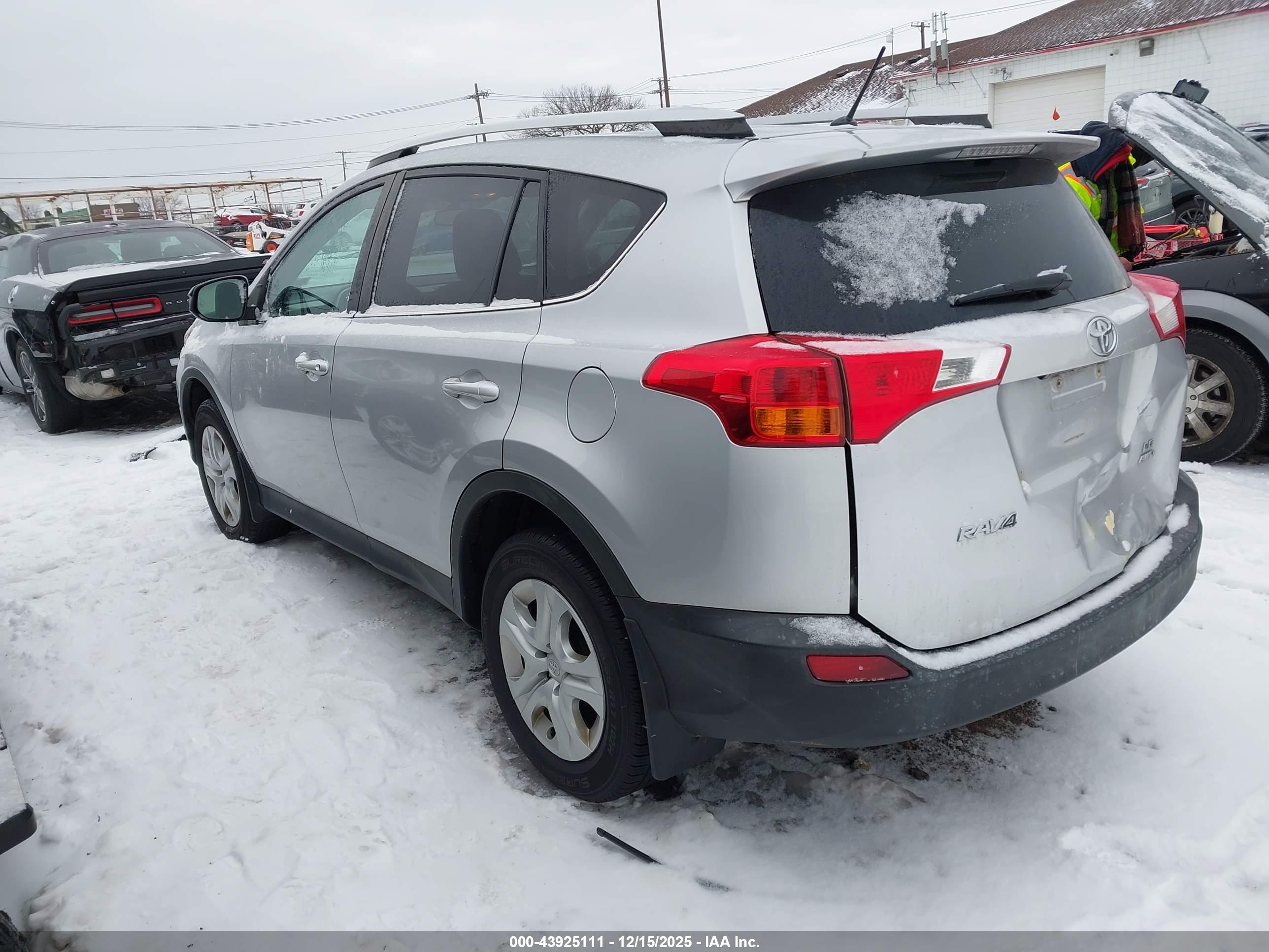 TOYOTA RAV4 image 3