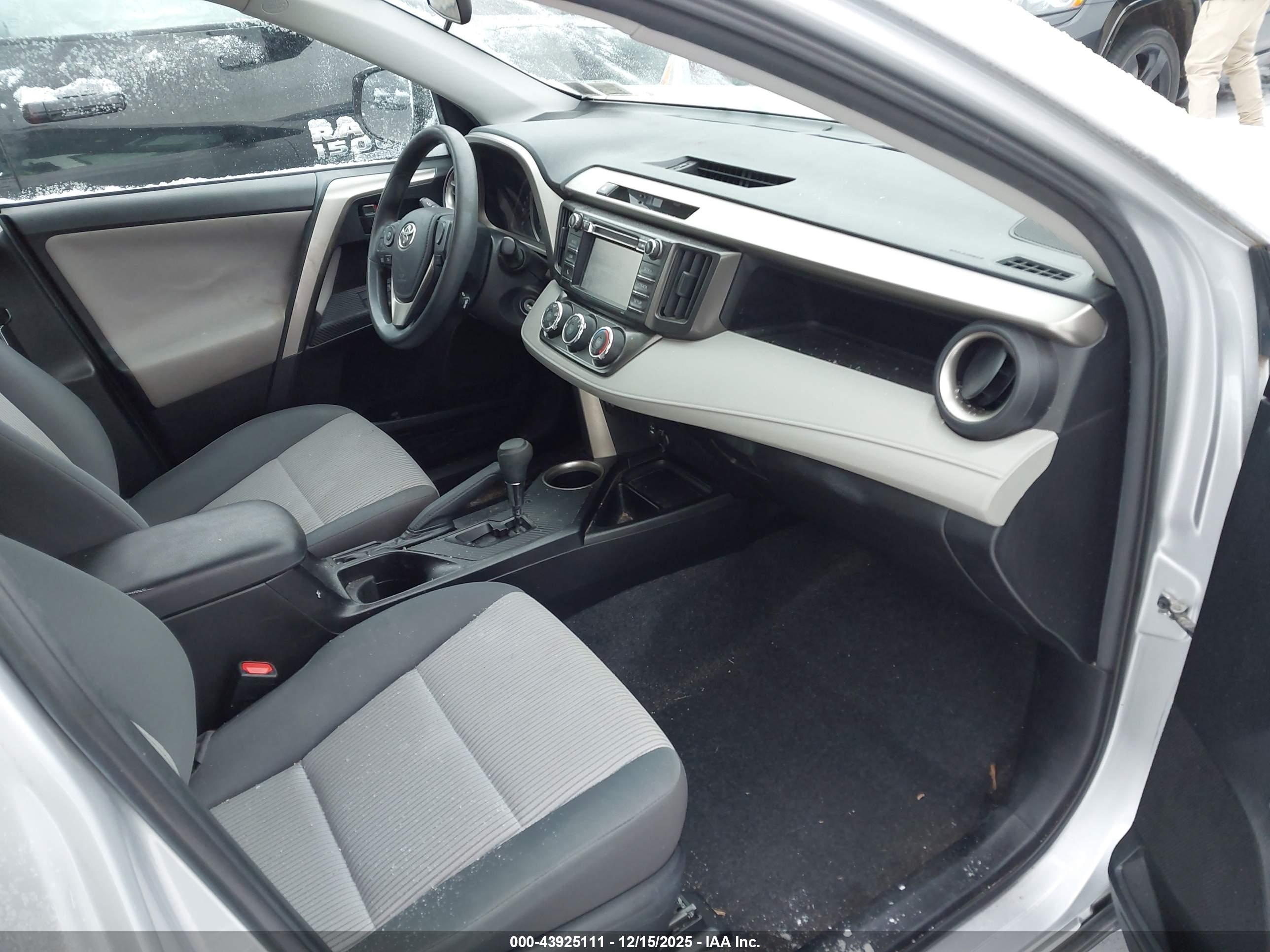 TOYOTA RAV4 image 5