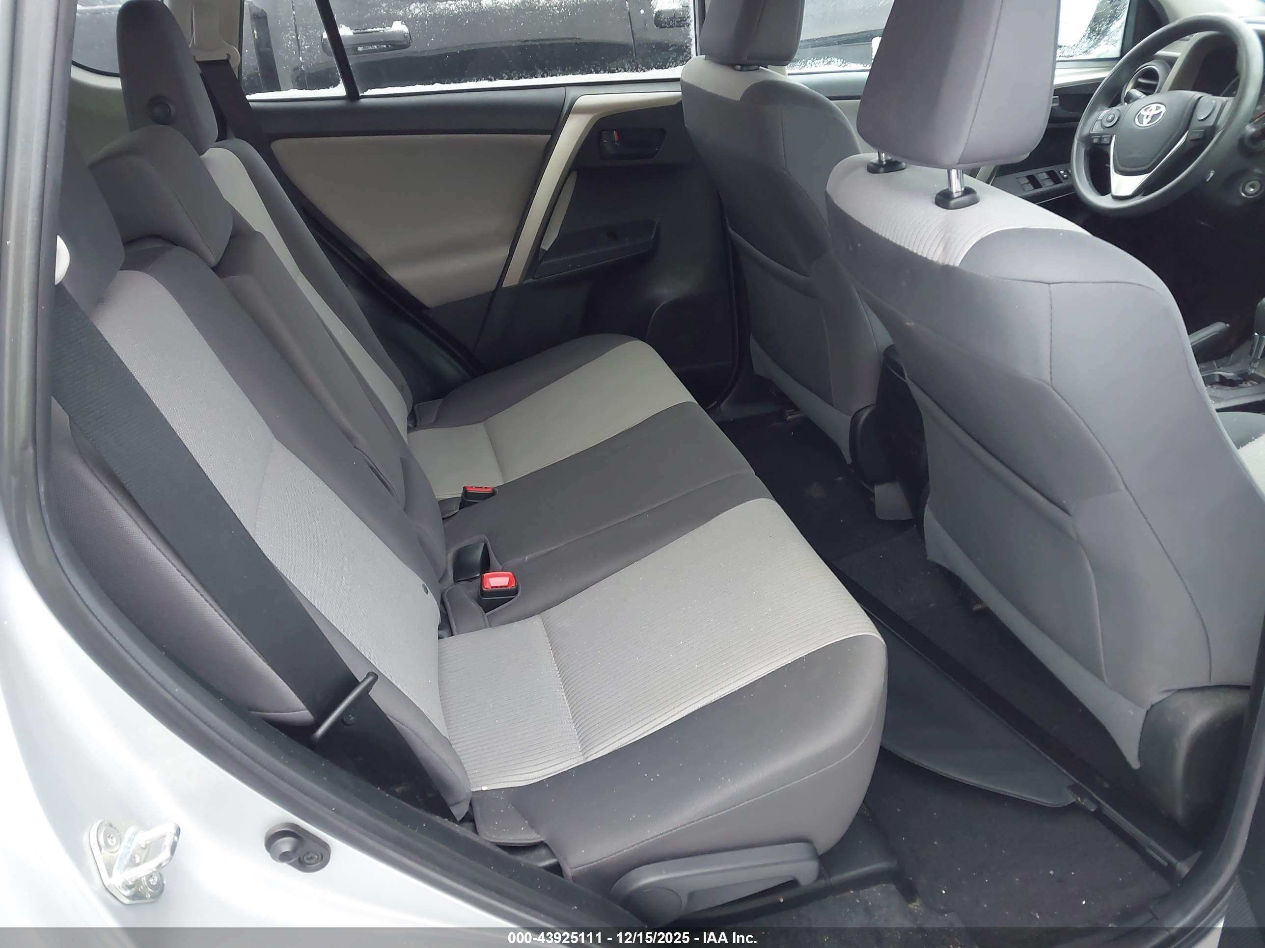 TOYOTA RAV4 image 8