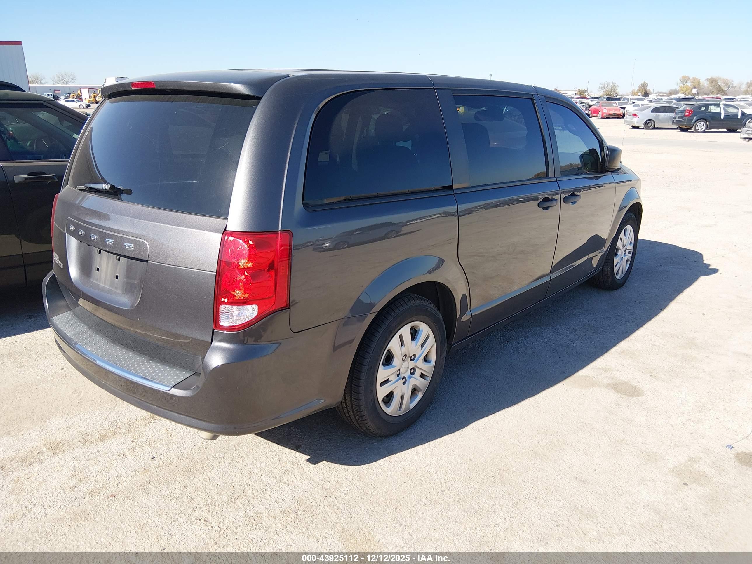 DODGE GRAND image 4