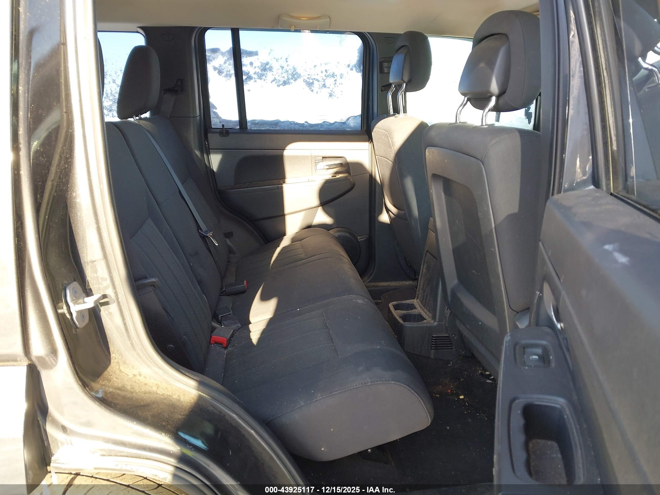 JEEP LIBERTY image 8