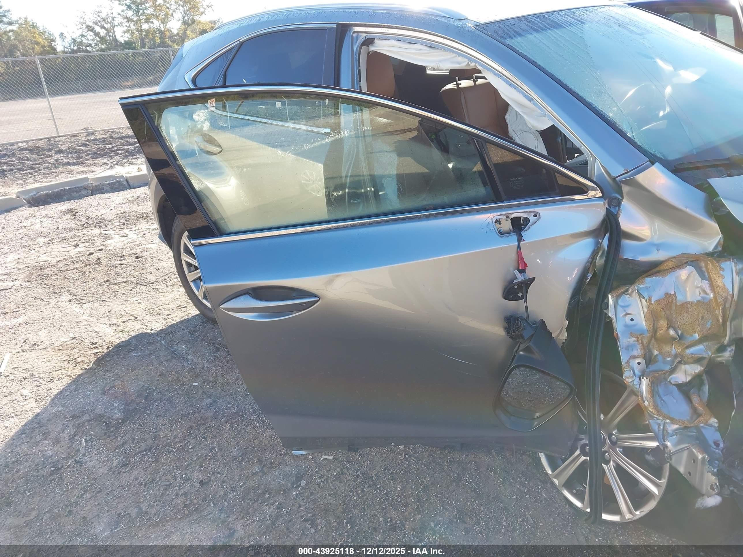 LEXUS NX image 6
