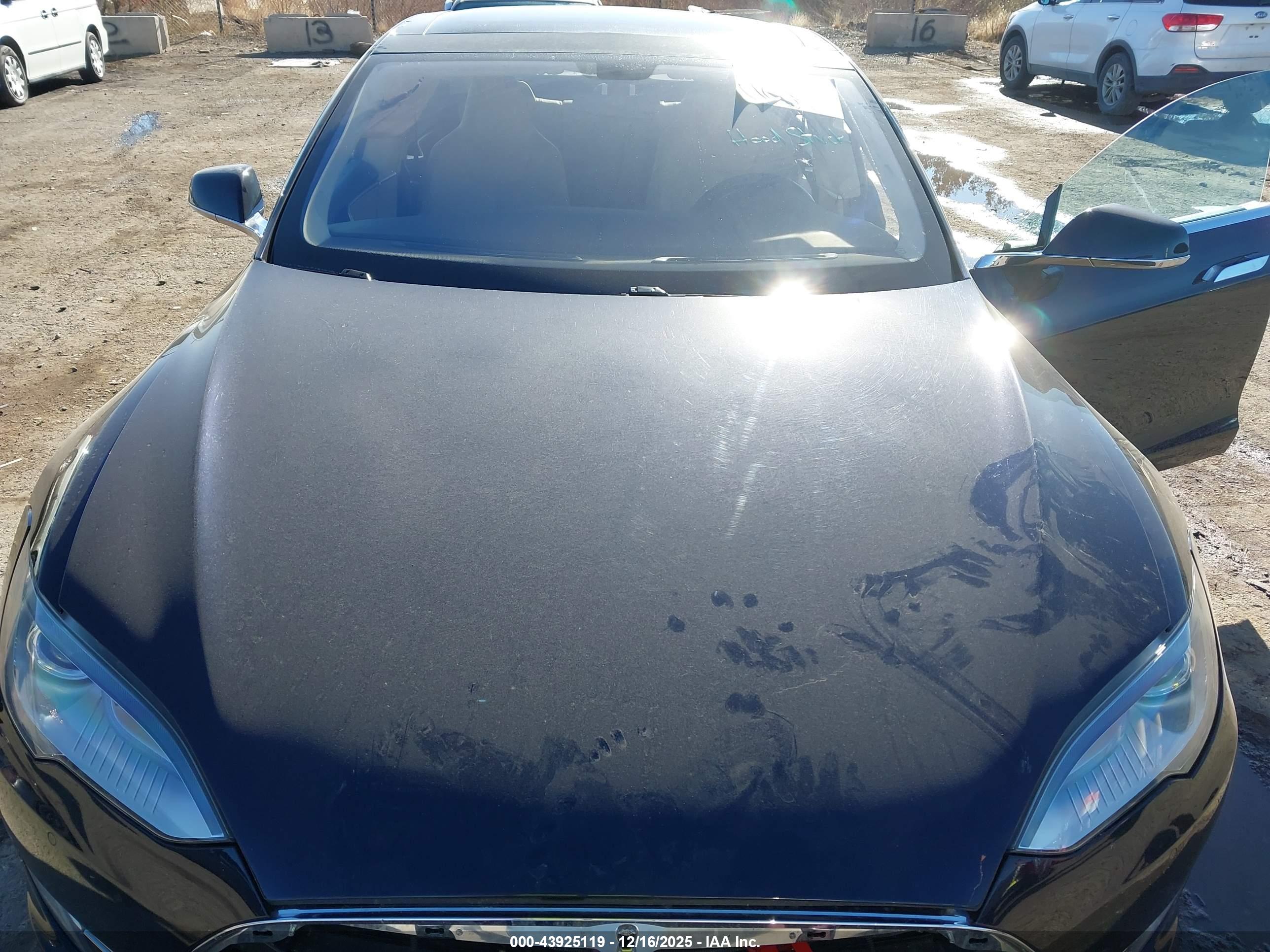 TESLA MODEL image 10