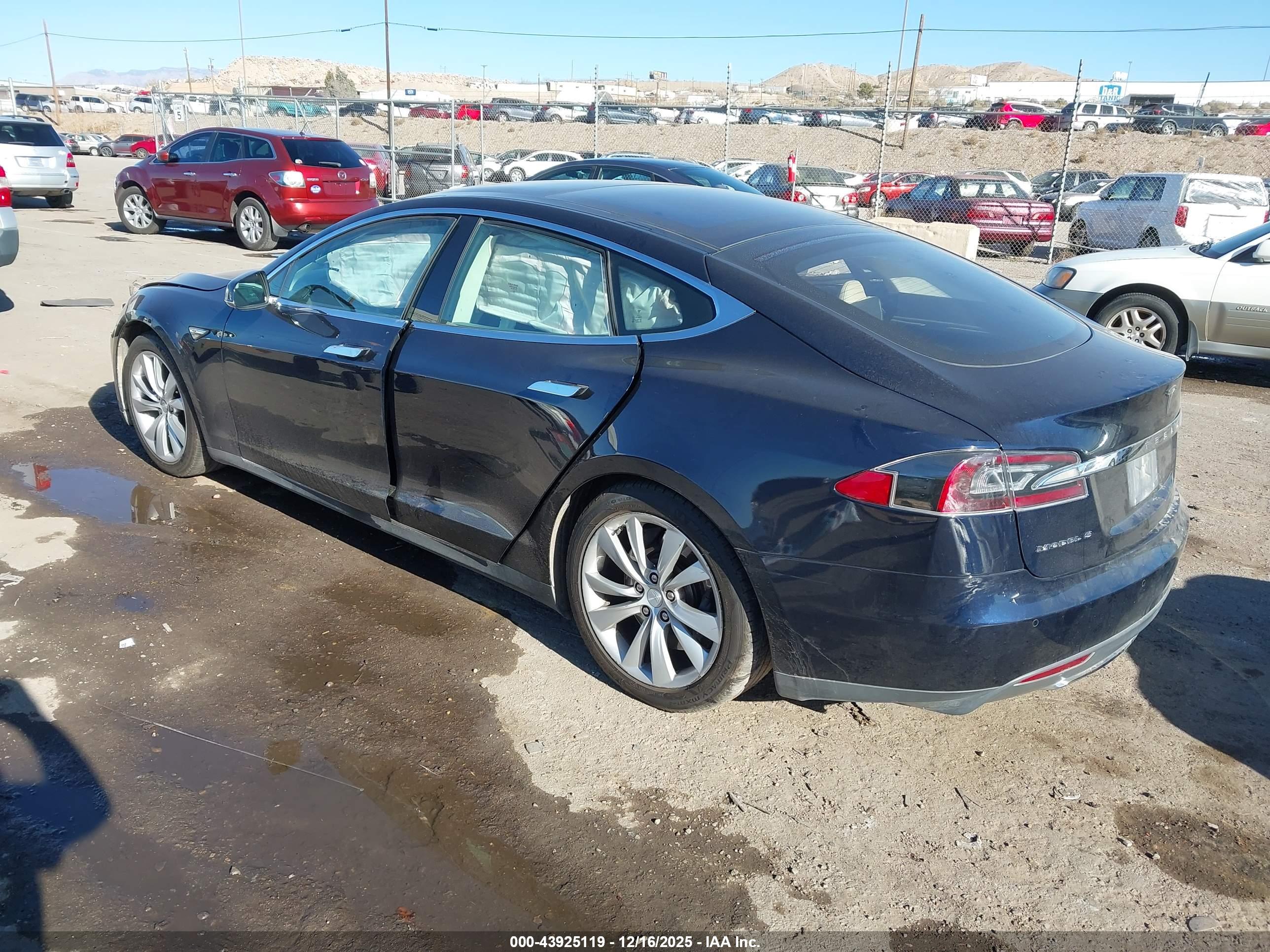 TESLA MODEL image 3