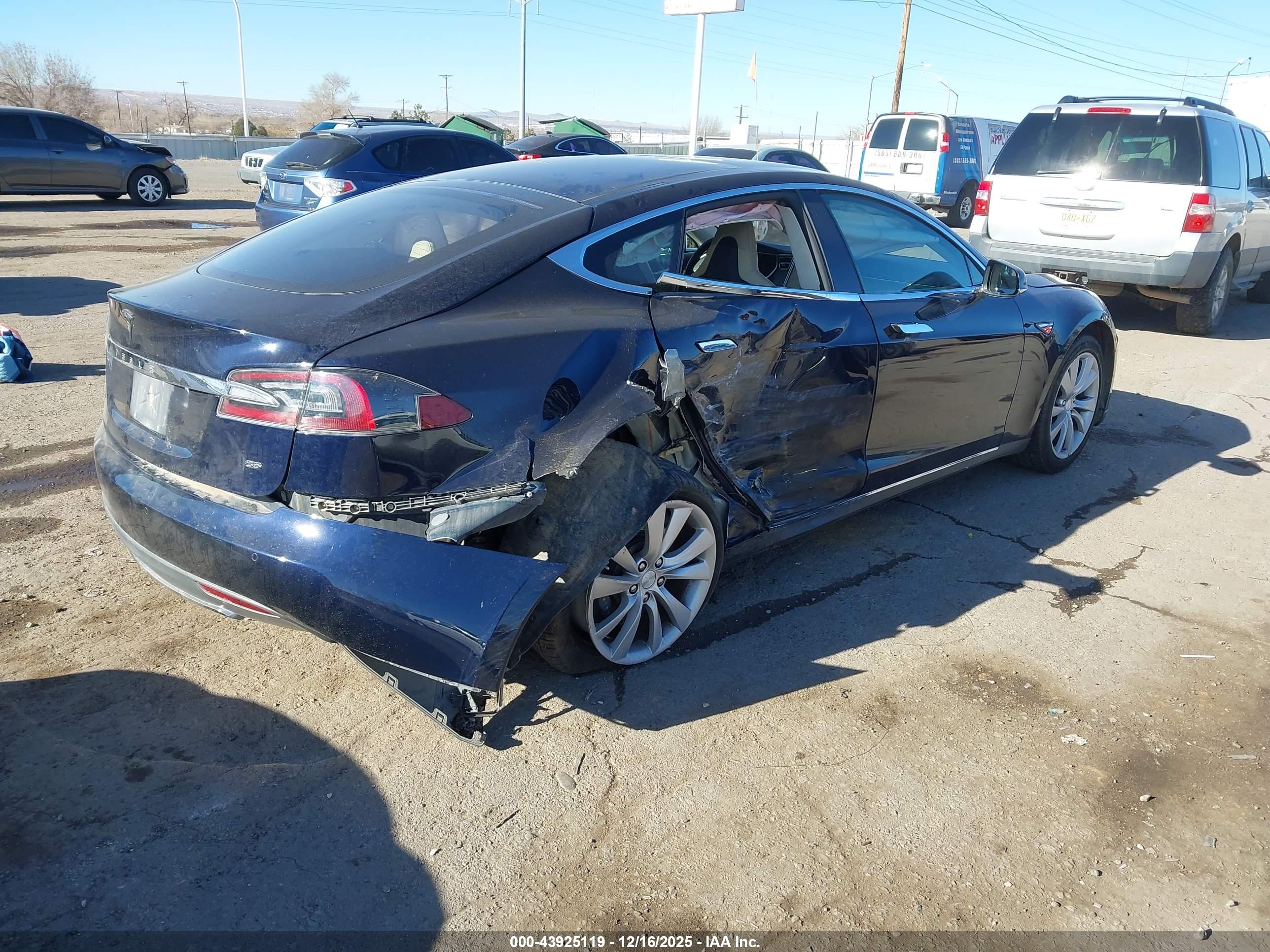 TESLA MODEL image 4