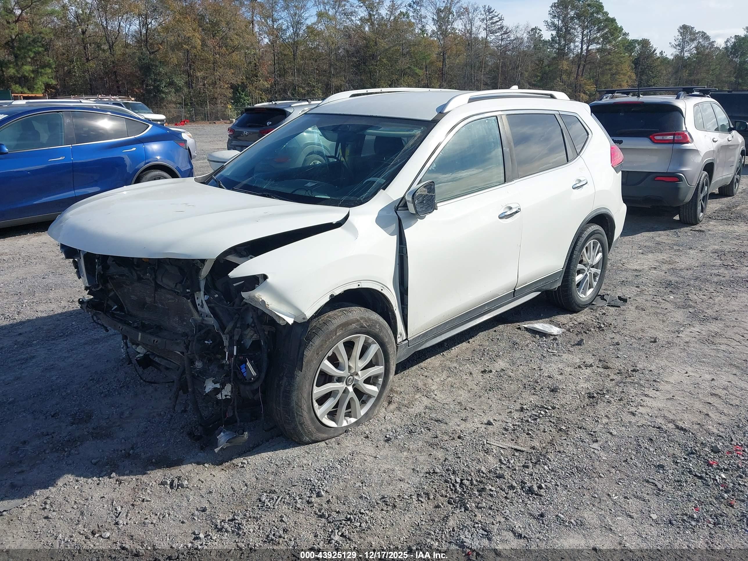 NISSAN ROGUE image 2