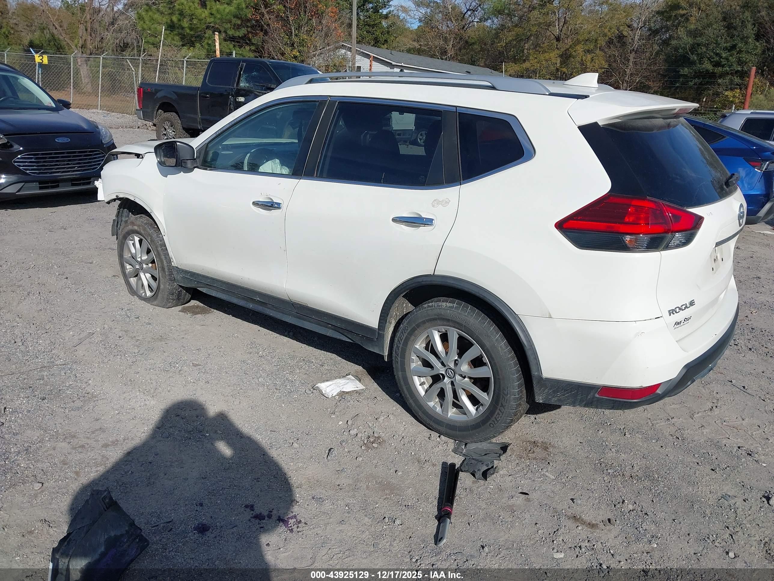NISSAN ROGUE image 3