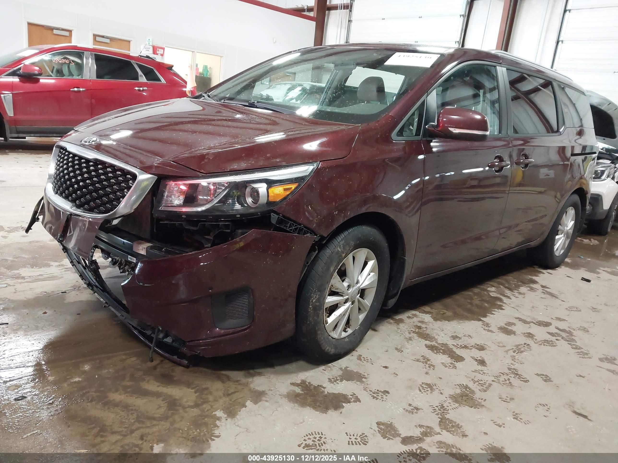 KIA SEDONA image 2