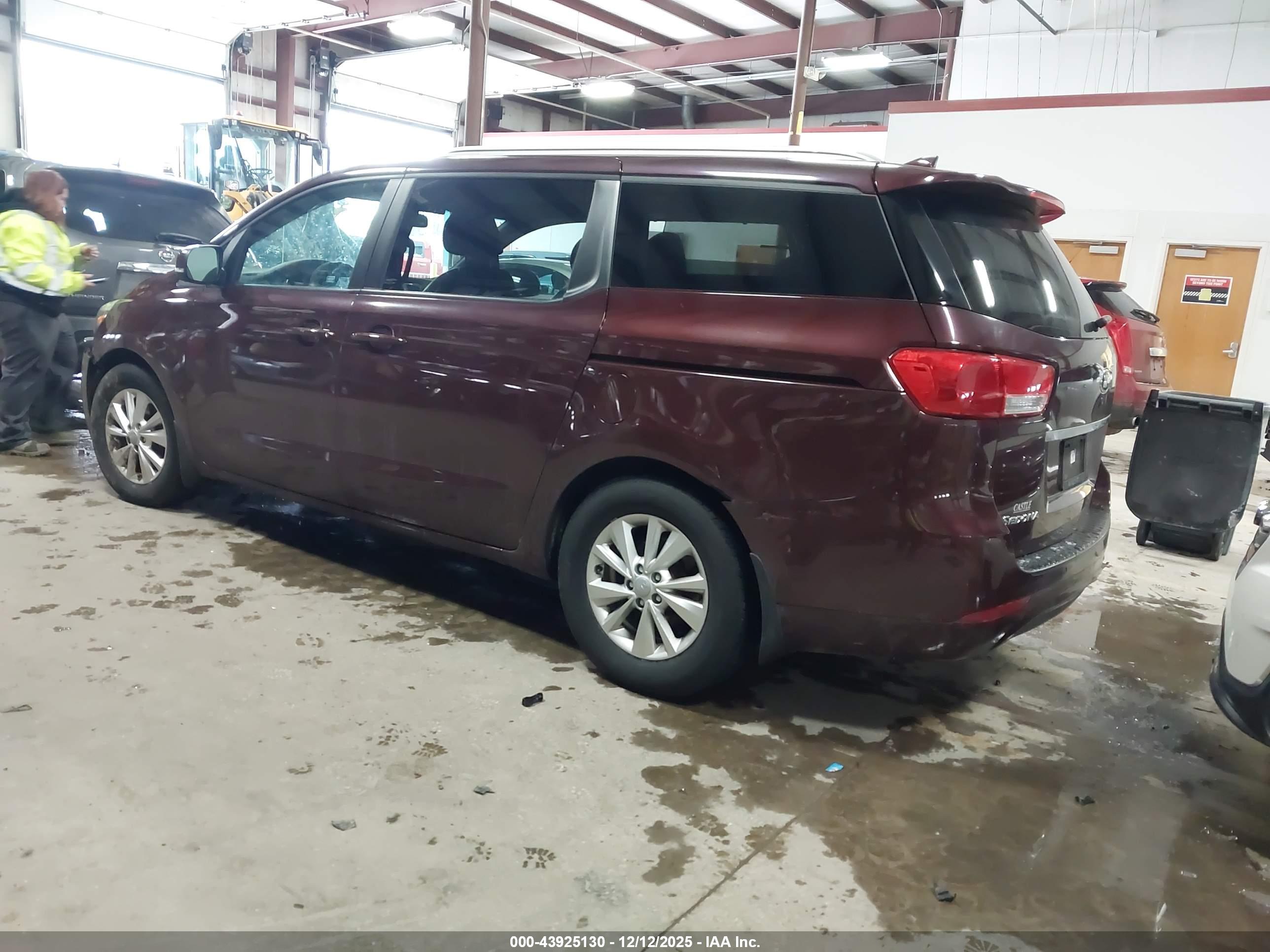 KIA SEDONA image 3