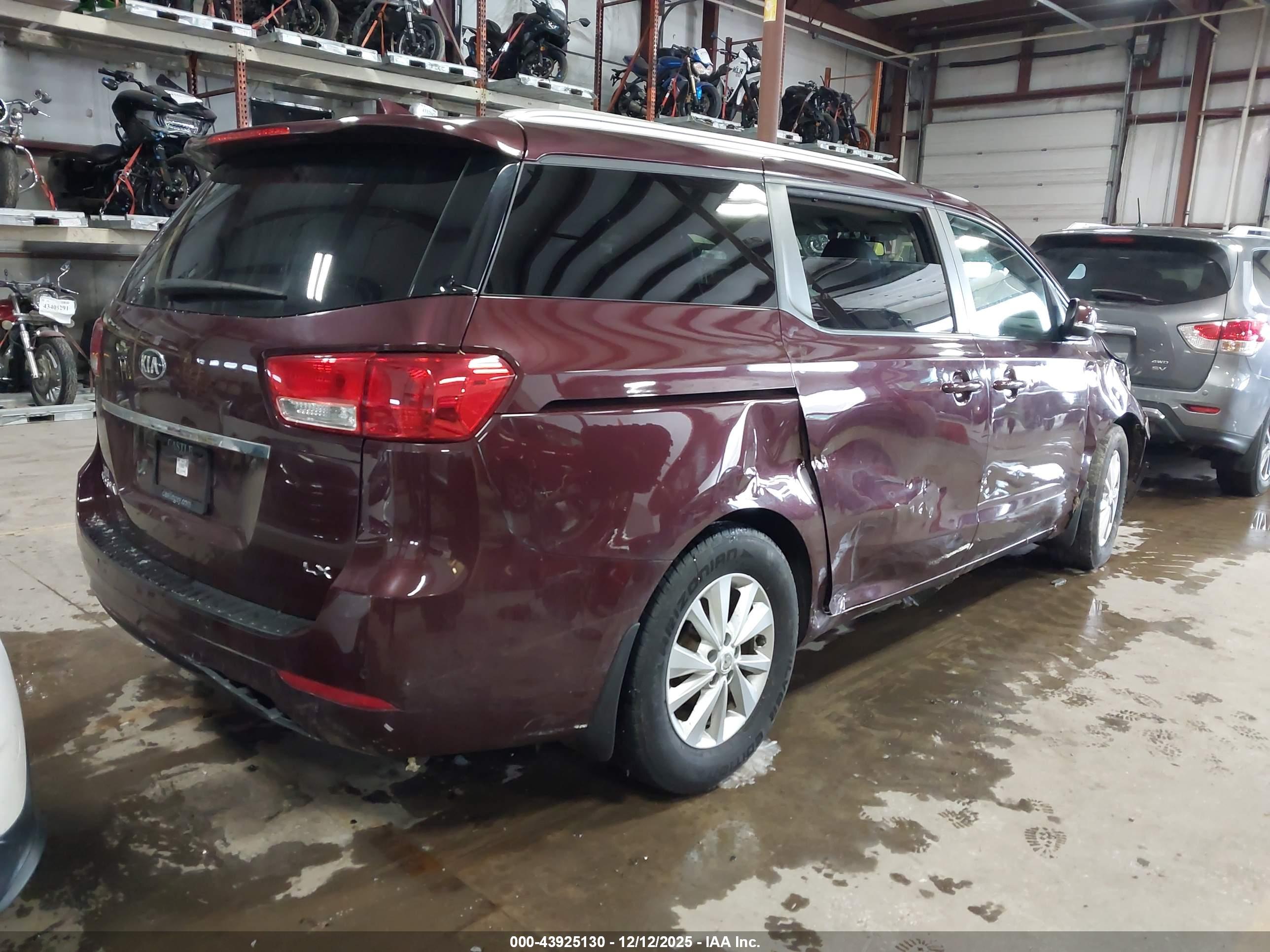 KIA SEDONA image 4