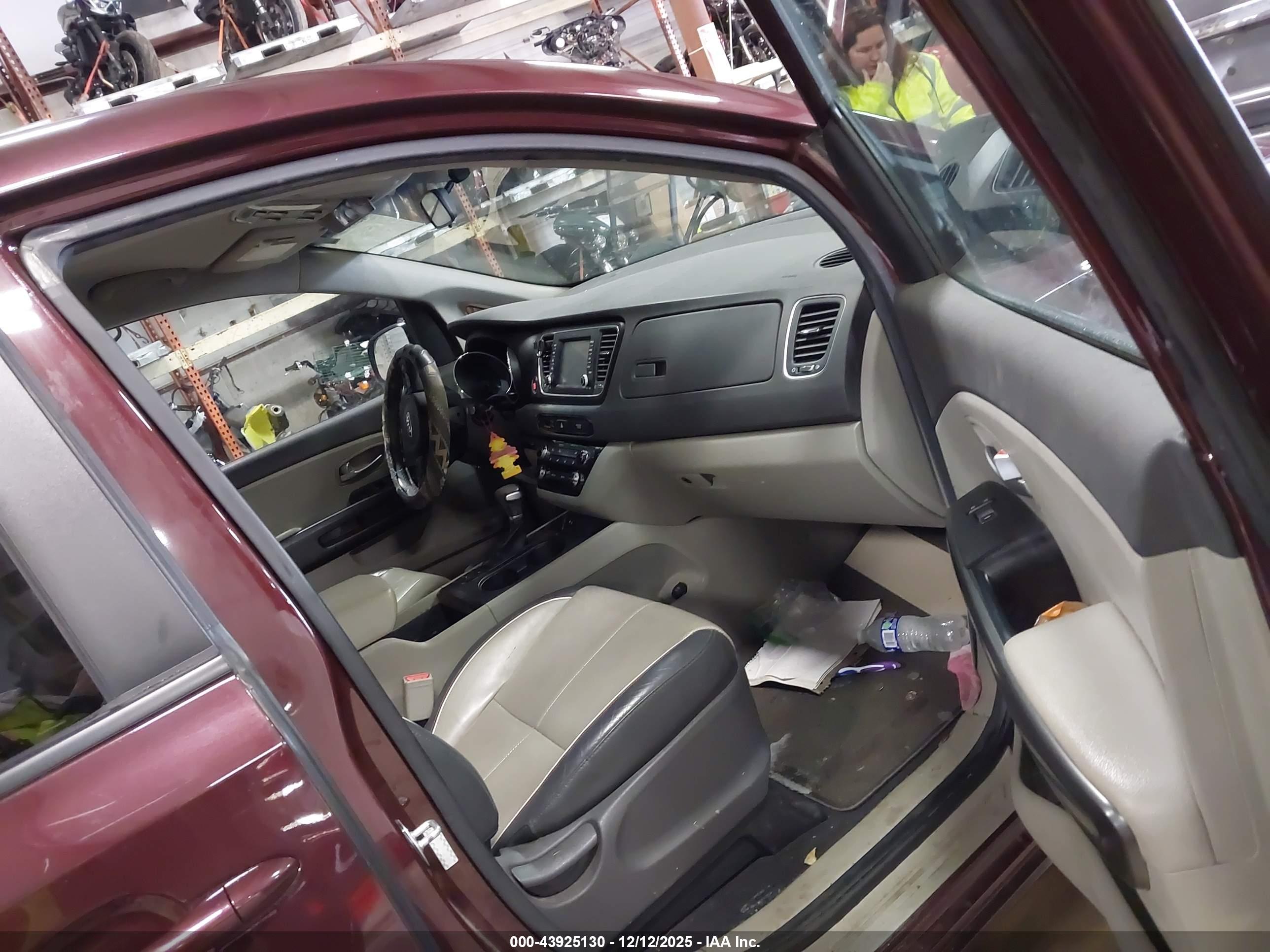 KIA SEDONA image 5