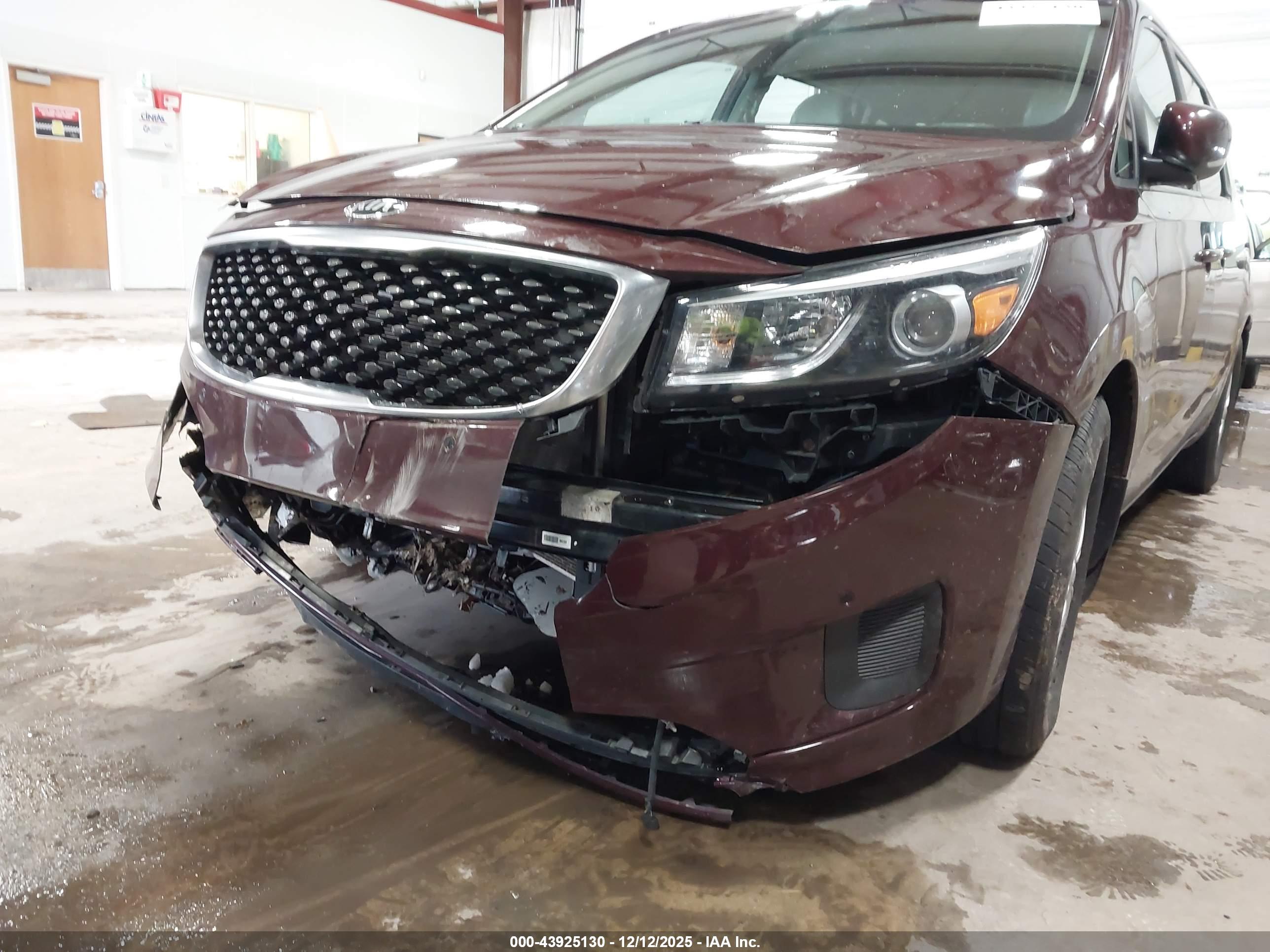 KIA SEDONA image 6