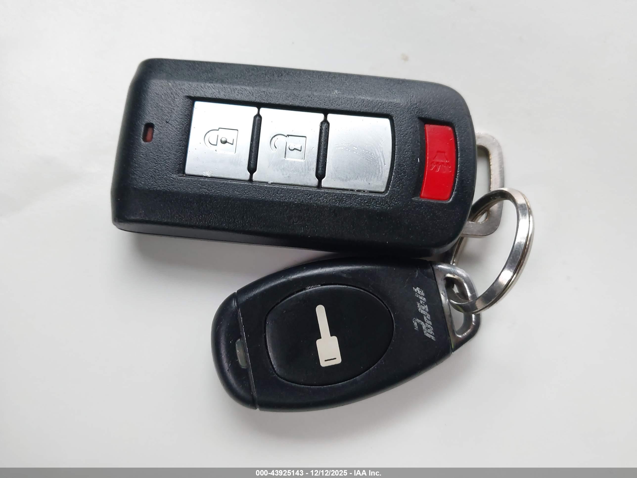MITSUBISHI OUTLANDER image 11