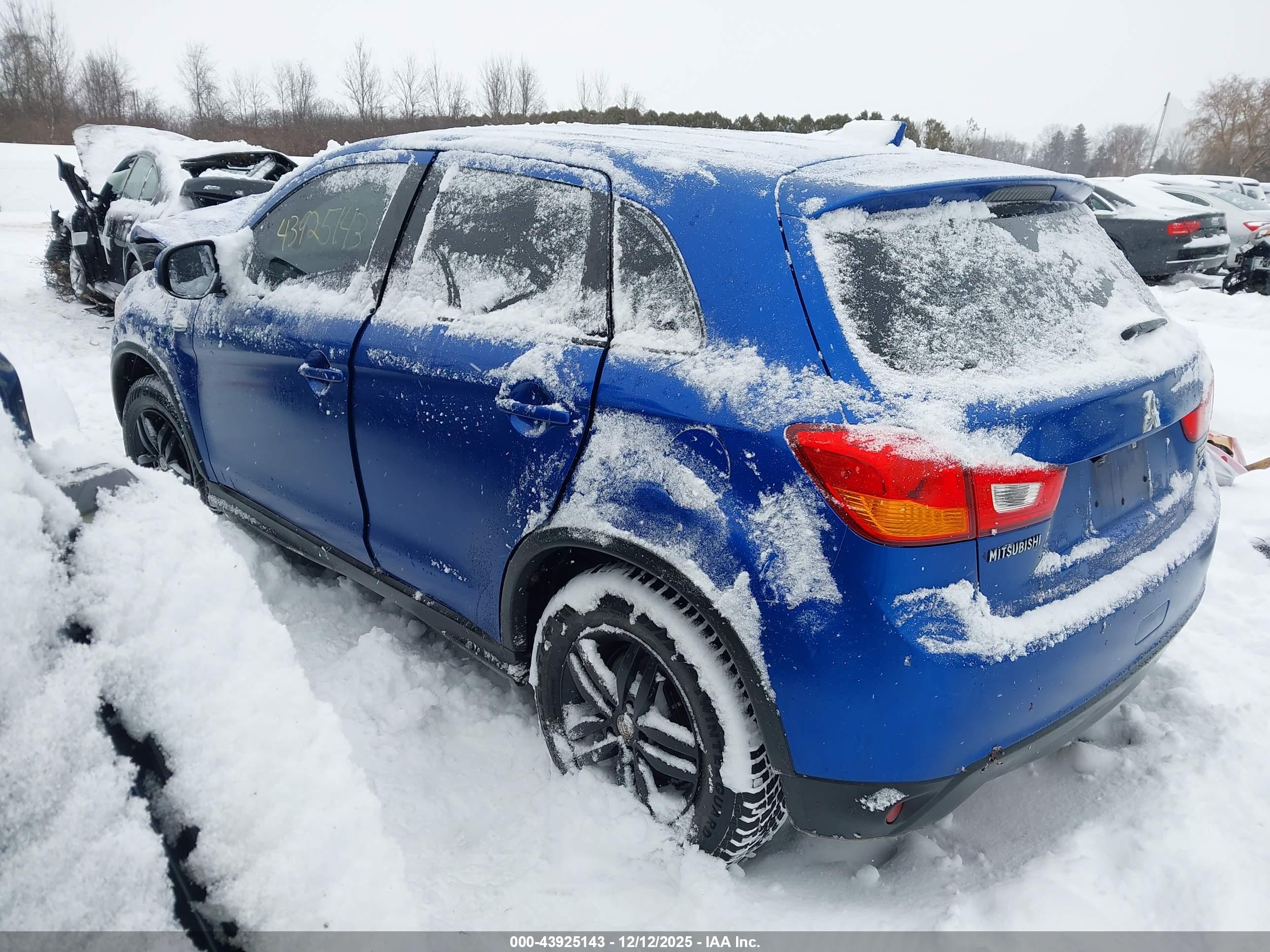MITSUBISHI OUTLANDER image 3