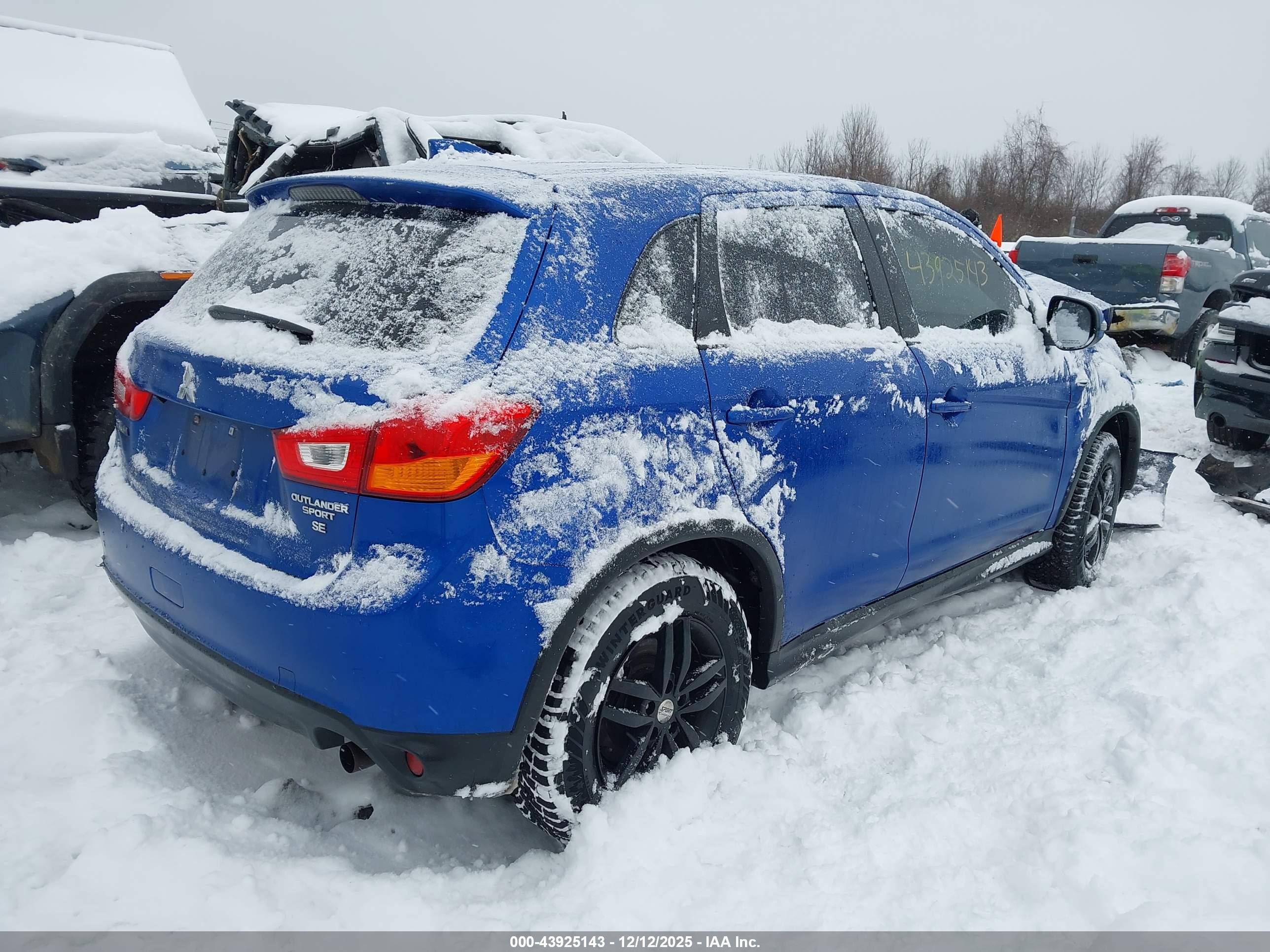 MITSUBISHI OUTLANDER image 4