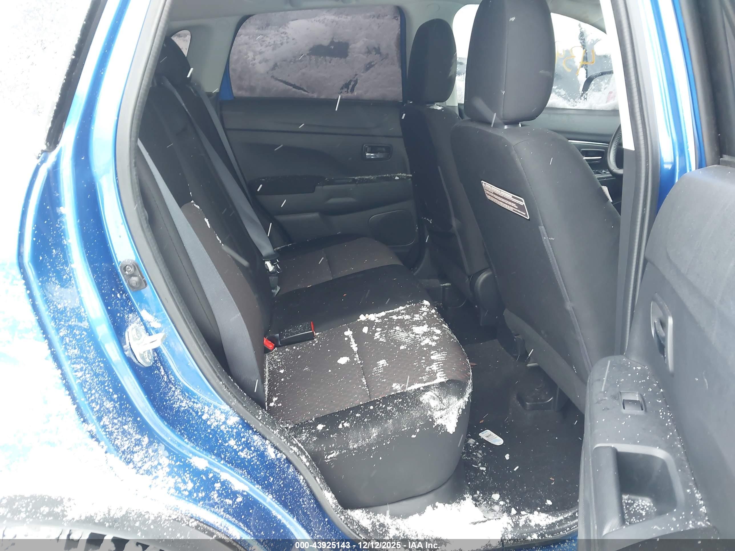 MITSUBISHI OUTLANDER image 8
