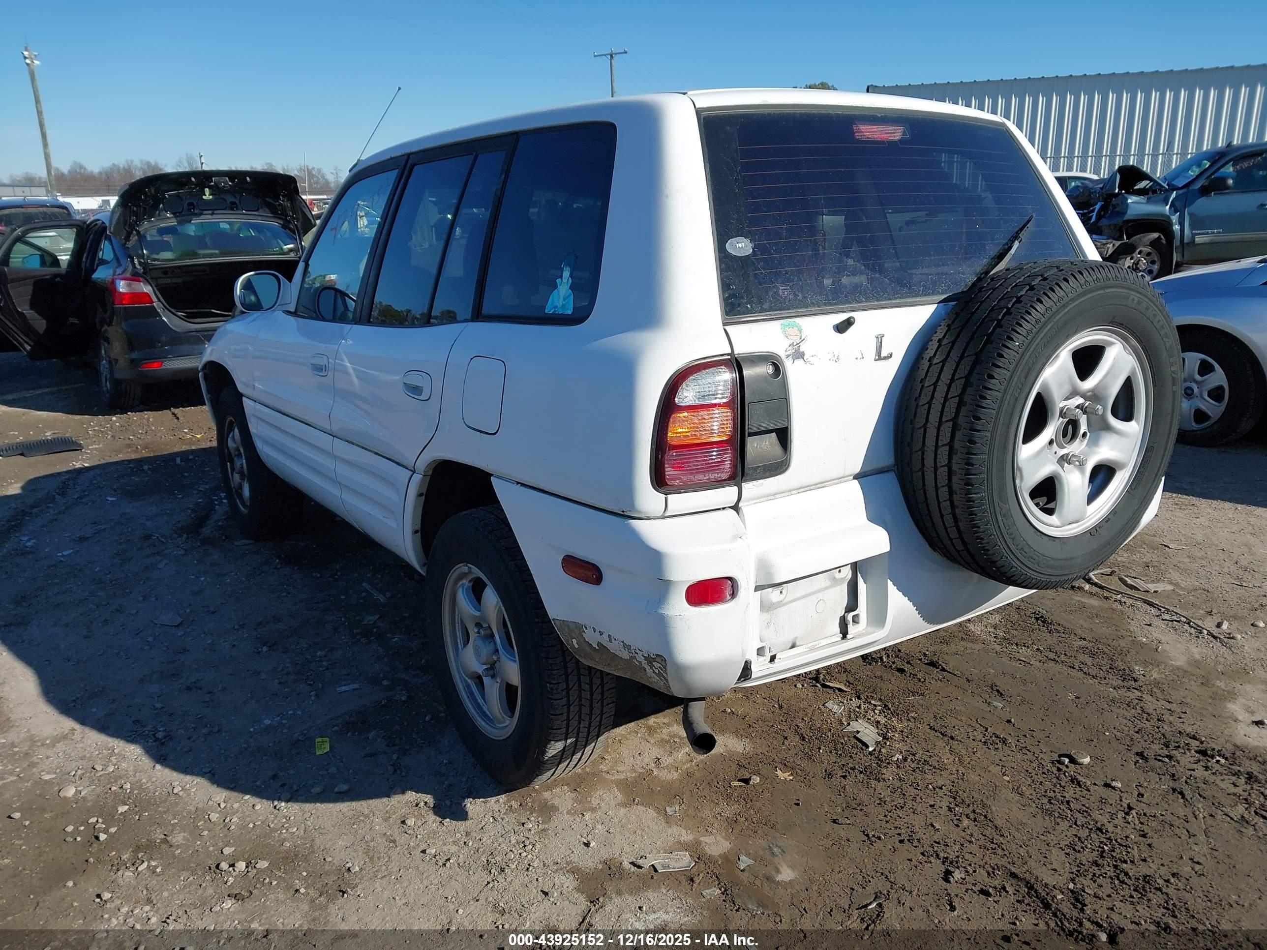 TOYOTA RAV4 image 3