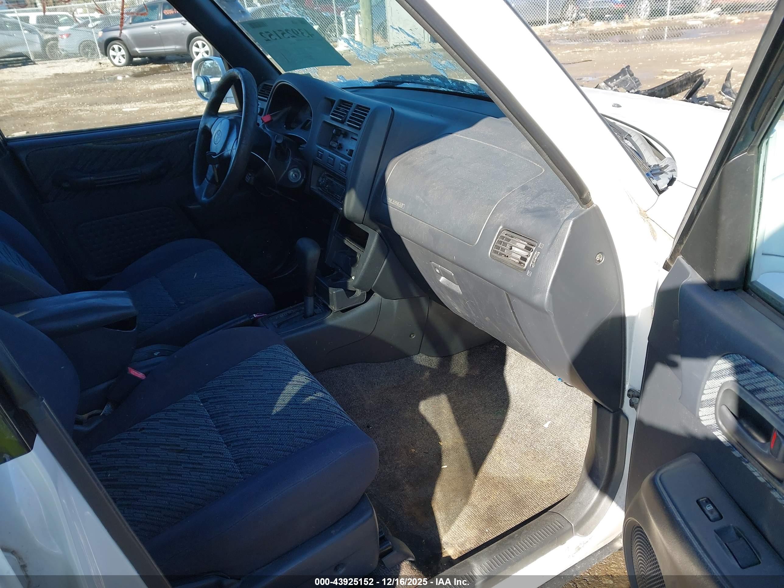 TOYOTA RAV4 image 5