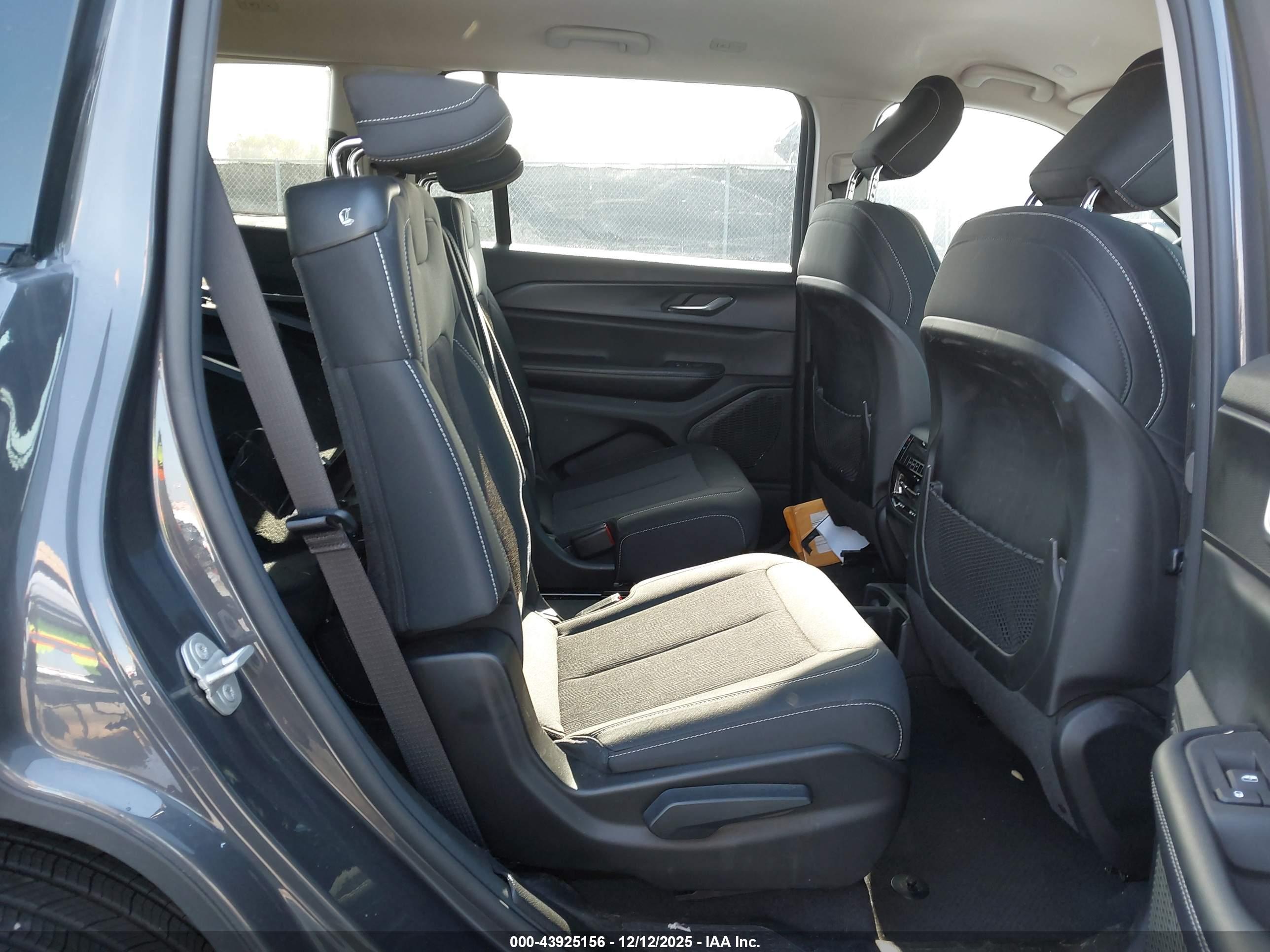 JEEP GRAND image 8