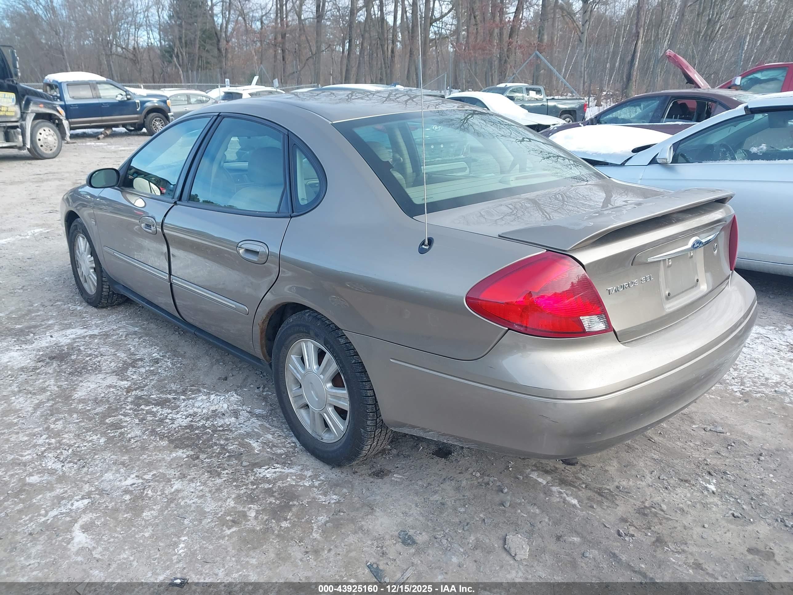 FORD TAURUS image 3