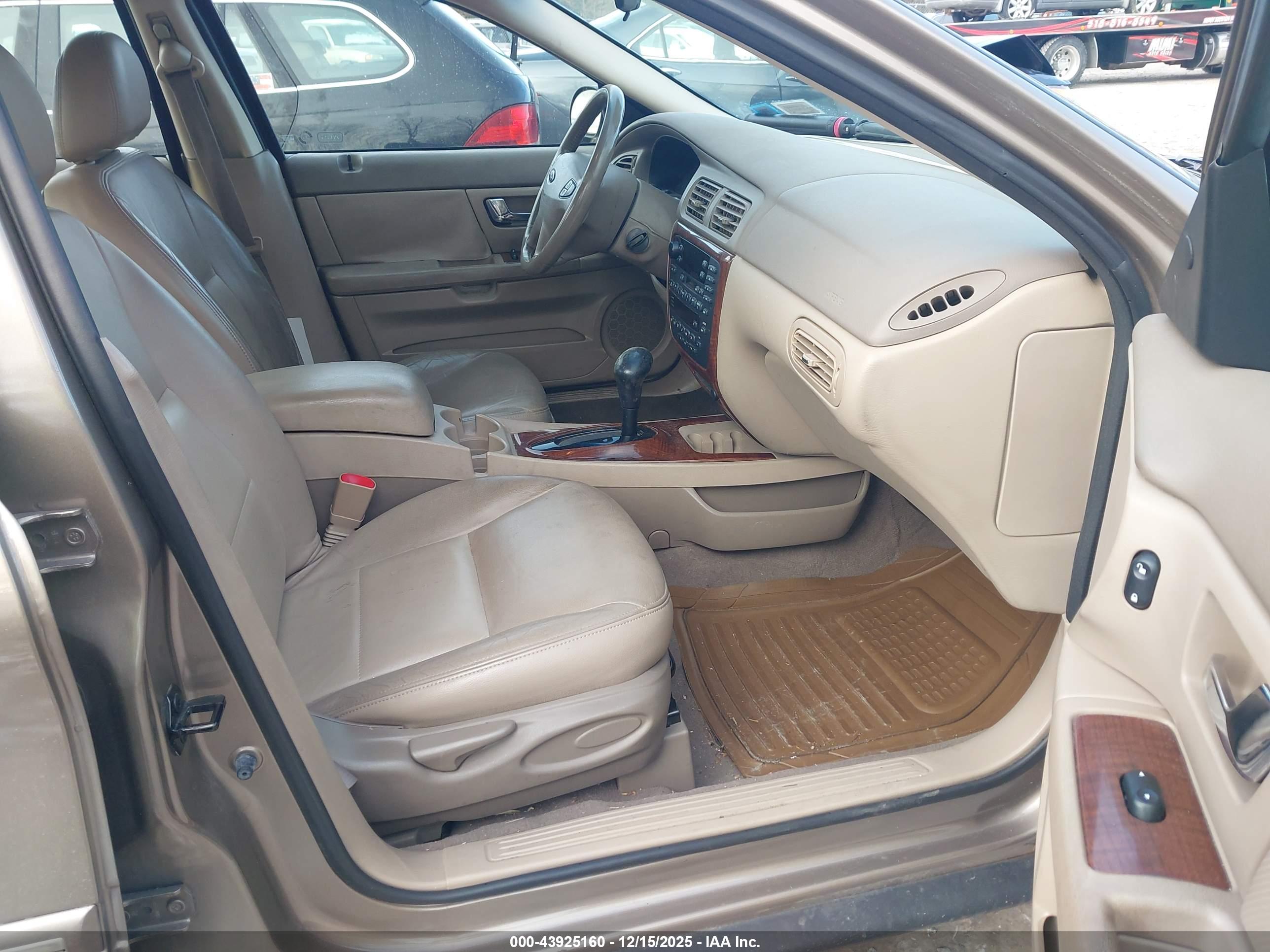 FORD TAURUS image 5