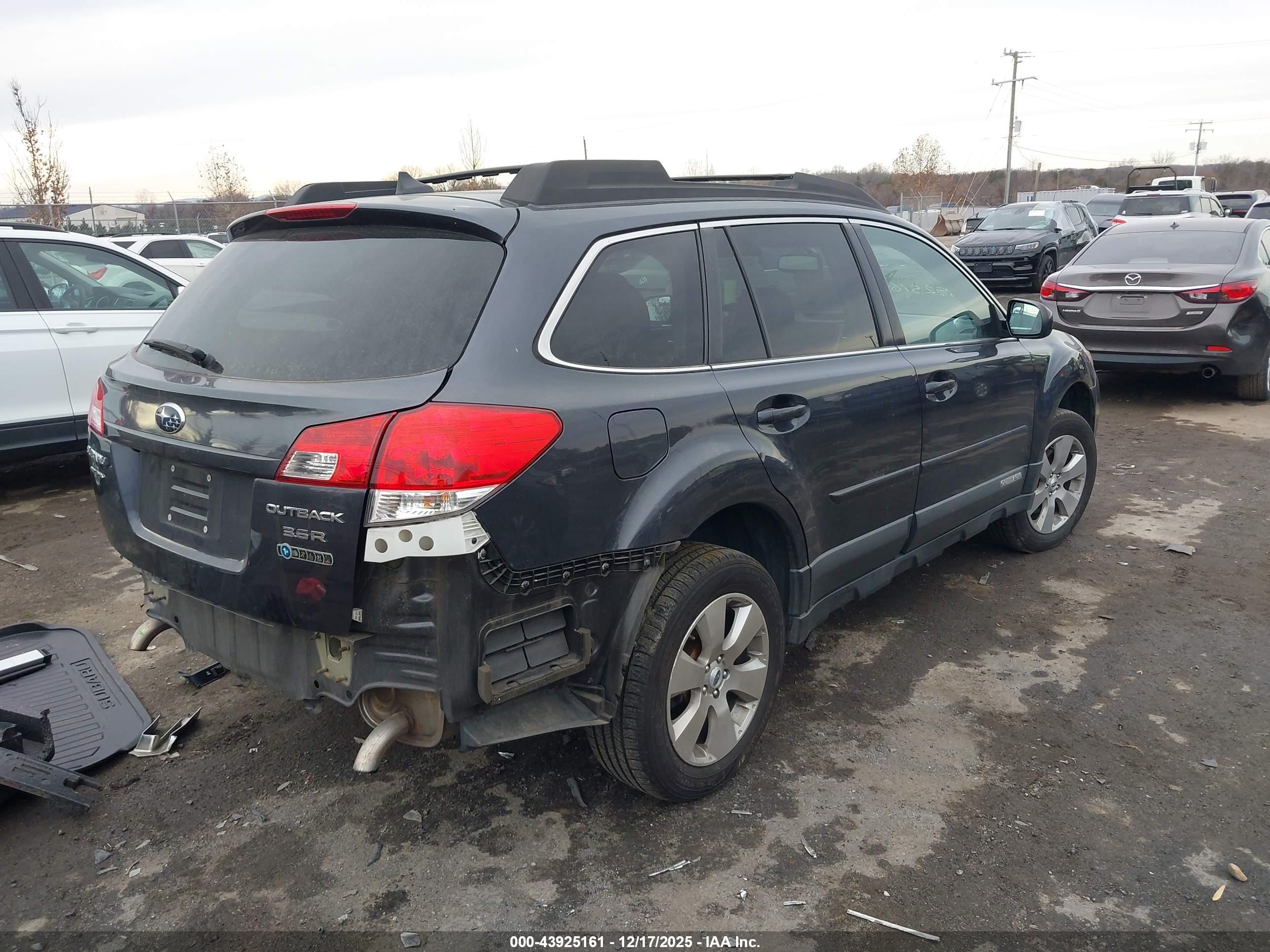 SUBARU OUTBACK image 4