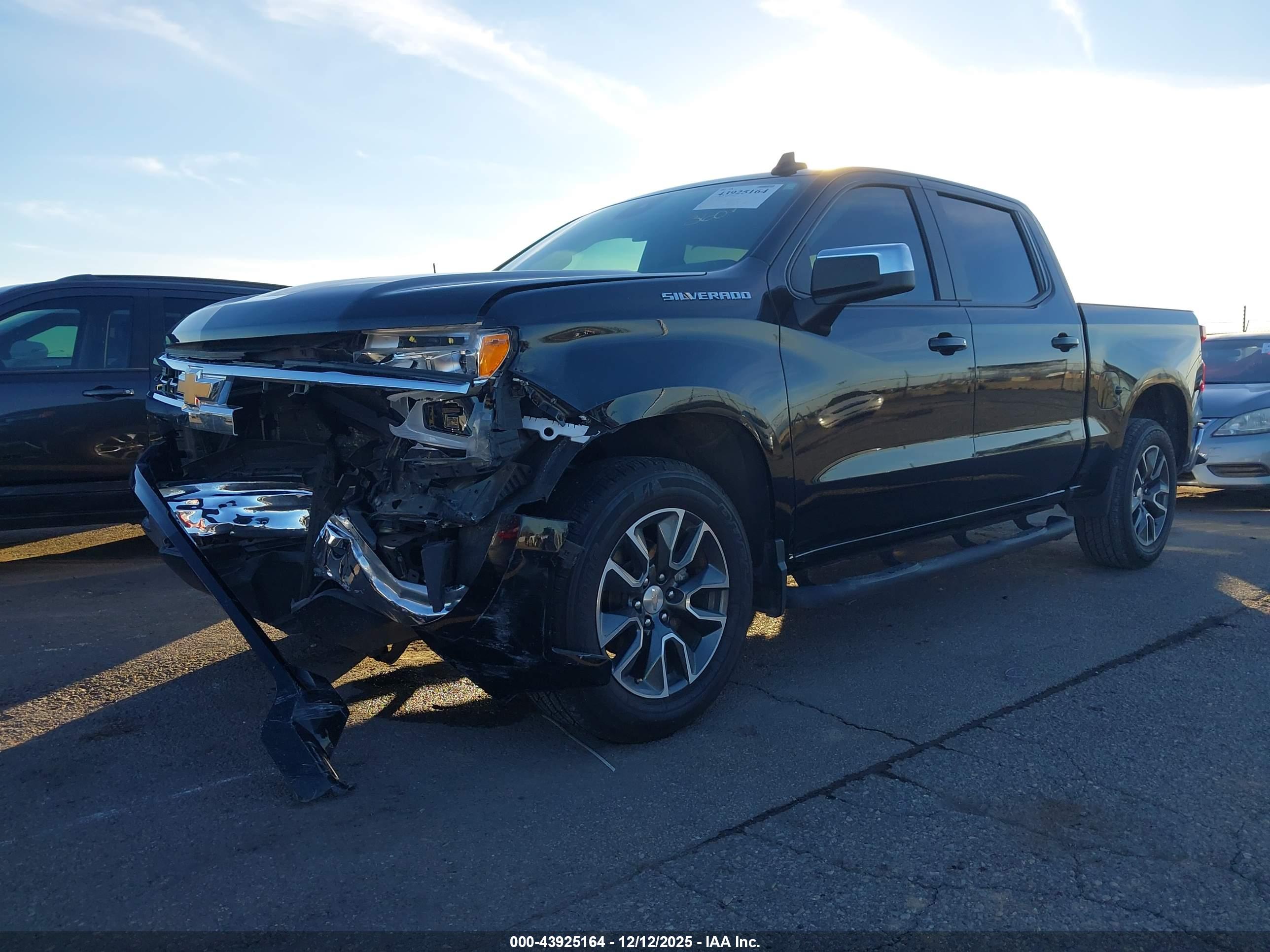 CHEVROLET SILVERADO image 2