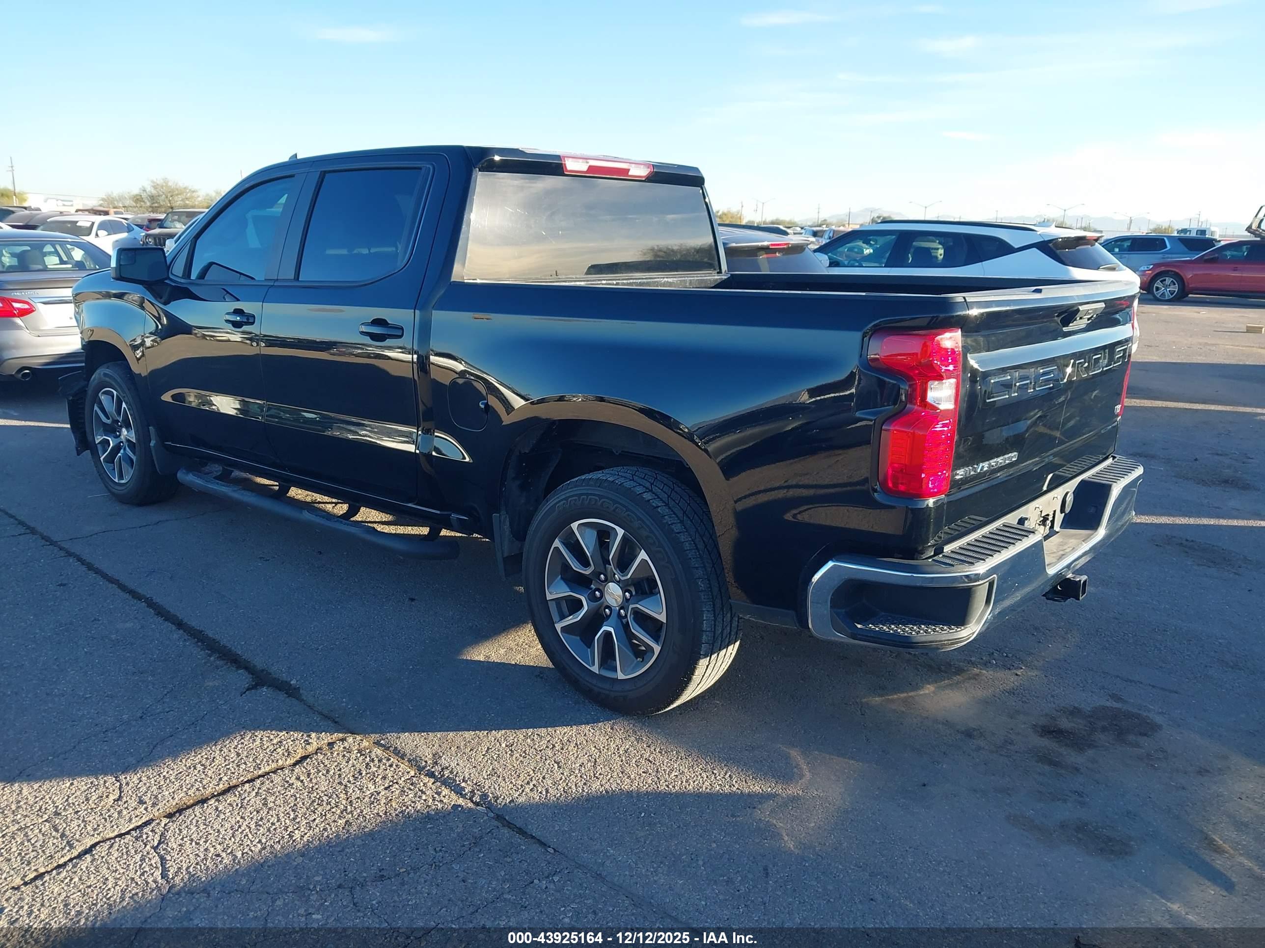 CHEVROLET SILVERADO image 3