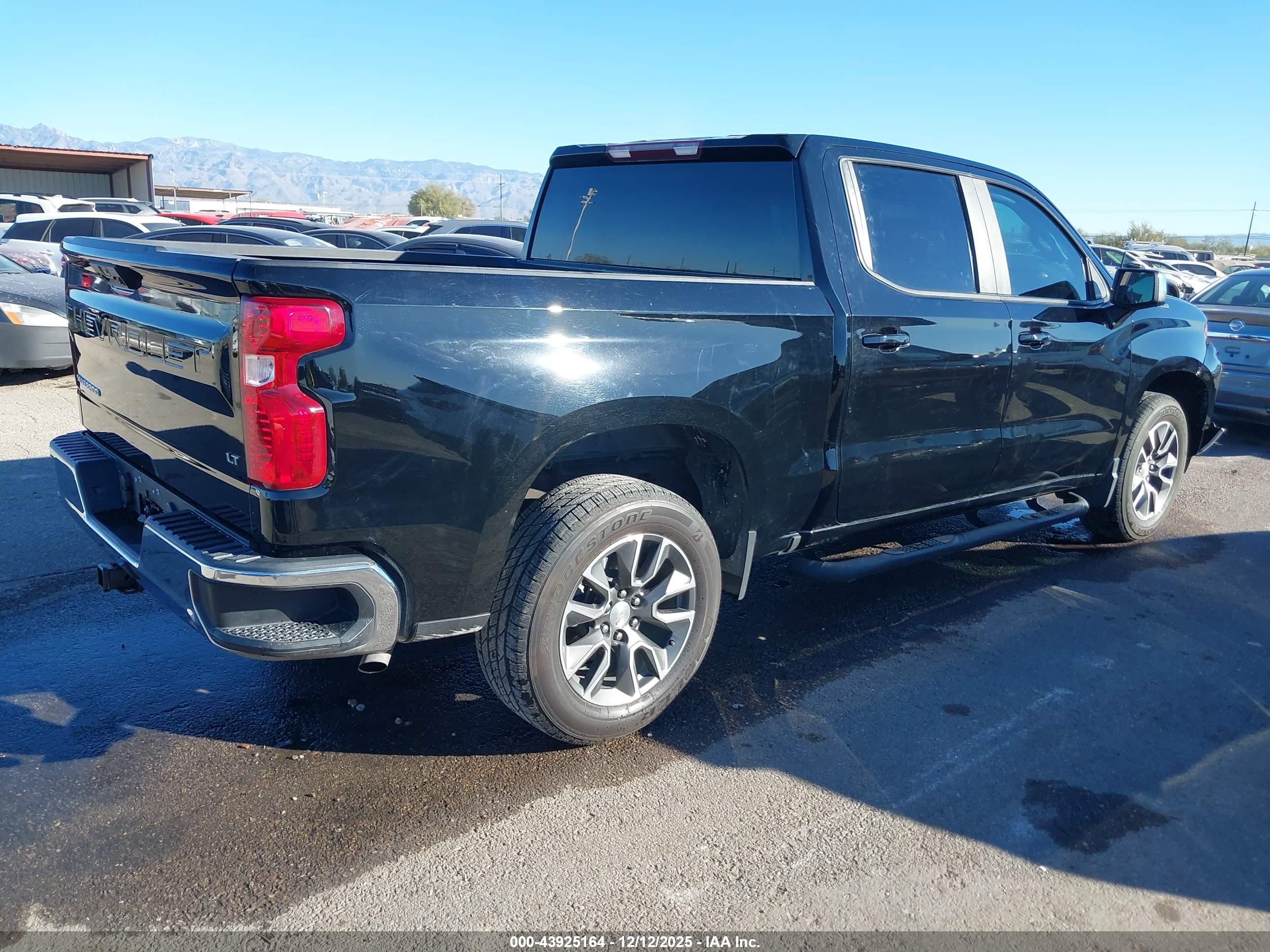CHEVROLET SILVERADO image 4