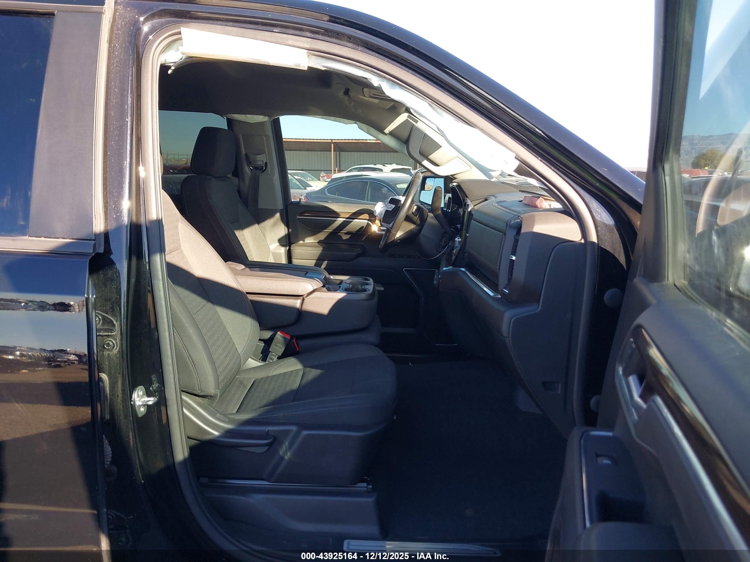 CHEVROLET SILVERADO image 5