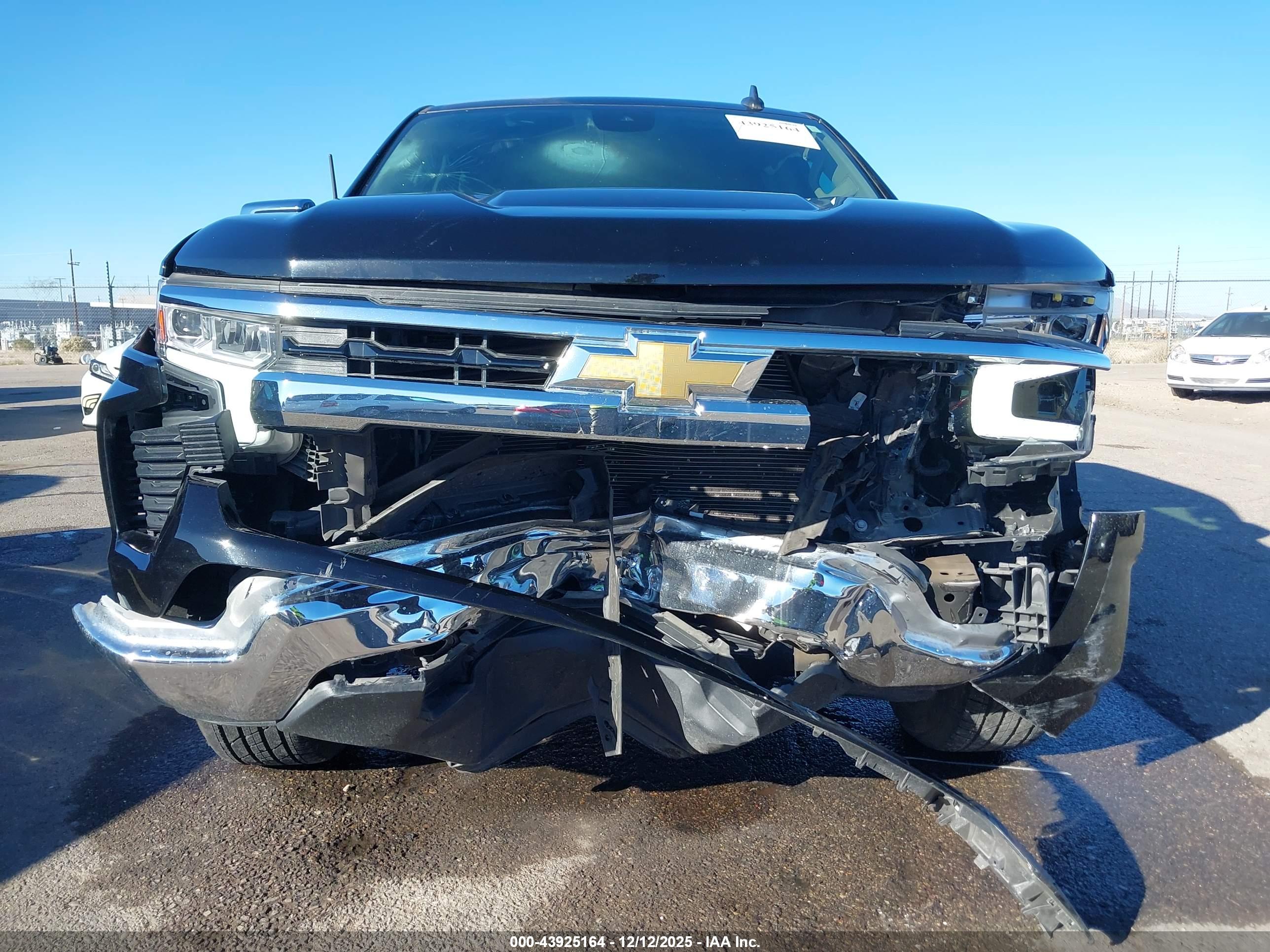 CHEVROLET SILVERADO image 6
